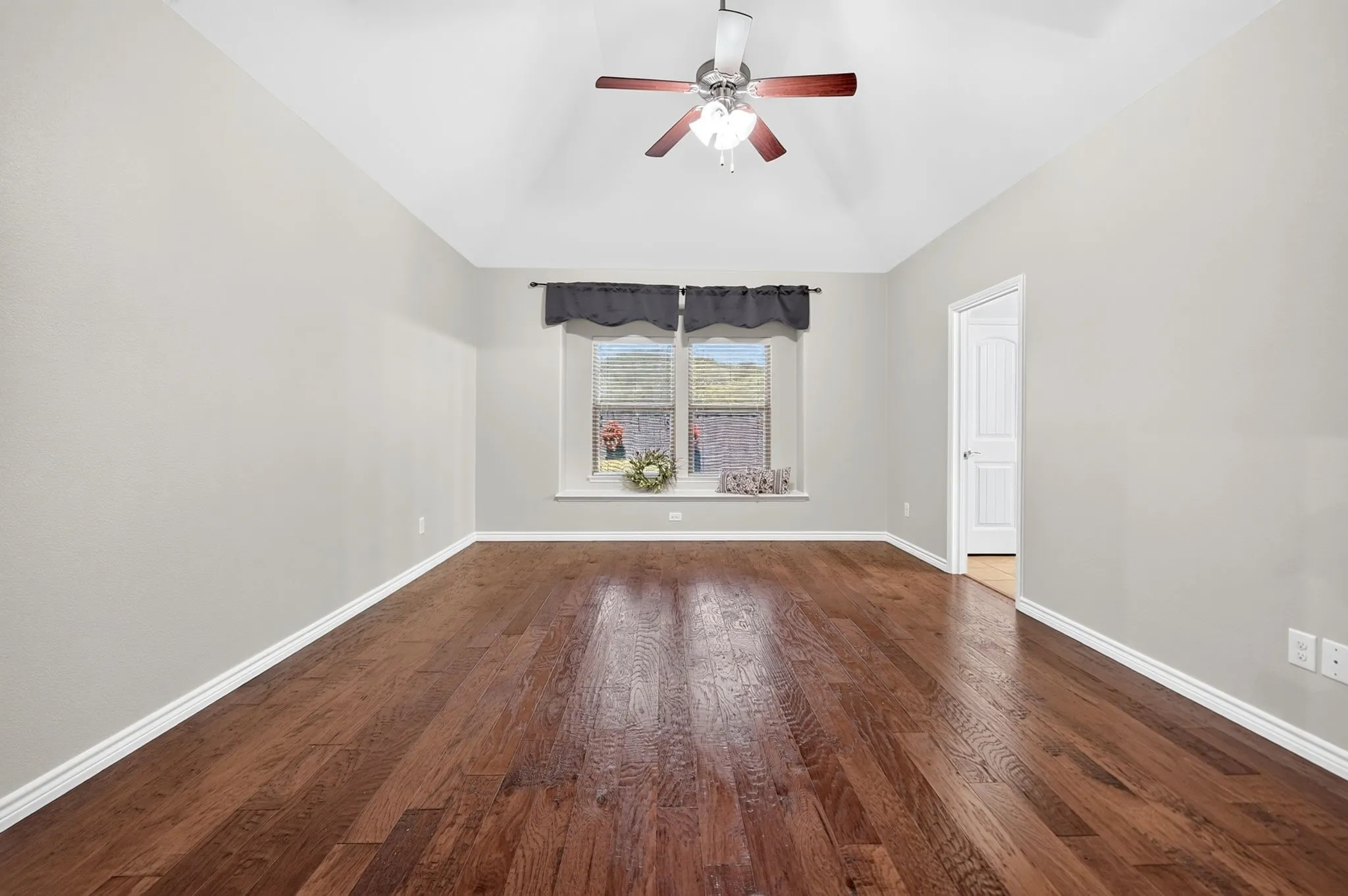 Single Family Residence For Sale in Denton County , 11205 Gibbons Creek Drive, Frisco, Texas 75036, 3 Bedroom, 2 Bathroom, 2 Garage spaces, 2,122 Sqft, built in 2014, mls#21329656, Real Estate Agent in Frisco, Homes For Sale in Denton county, Homes For Sale in Frisco, Realtor in Frisco Texas, Real Estate Brokerage Independent Realty Texas, Luminita Cordes Realtor