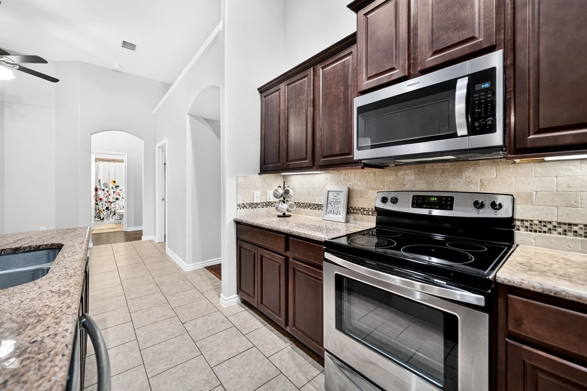 Single Family Residence For Sale in Denton County , 11205 Gibbons Creek Drive, Frisco, Texas 75036, 3 Bedroom, 2 Bathroom, 2 Garage spaces, 2,122 Sqft, built in 2014, mls#21329656, Real Estate Agent in Frisco, Homes For Sale in Denton county, Homes For Sale in Frisco, Realtor in Frisco Texas, Real Estate Brokerage Independent Realty Texas, Luminita Cordes Realtor