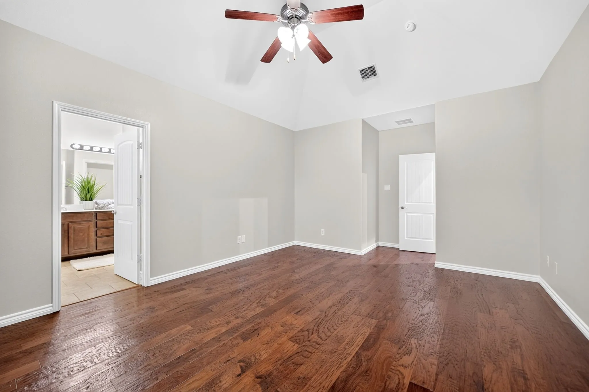 Single Family Residence For Sale in Denton County , 11205 Gibbons Creek Drive, Frisco, Texas 75036, 3 Bedroom, 2 Bathroom, 2 Garage spaces, 2,122 Sqft, built in 2014, mls#21329656, Real Estate Agent in Frisco, Homes For Sale in Denton county, Homes For Sale in Frisco, Realtor in Frisco Texas, Real Estate Brokerage Independent Realty Texas, Luminita Cordes Realtor
