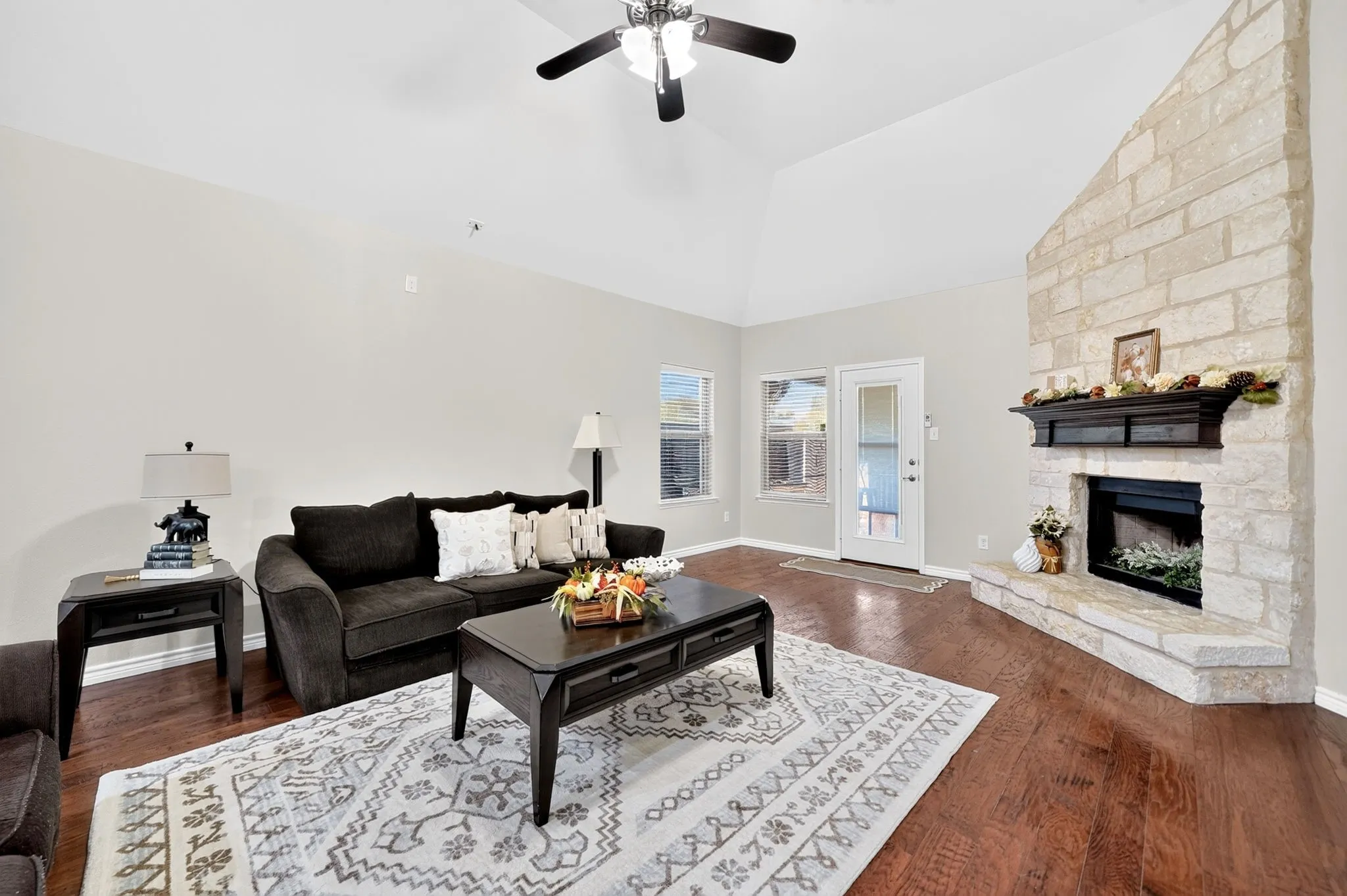 Single Family Residence For Sale in Denton County , 11205 Gibbons Creek Drive, Frisco, Texas 75036, 3 Bedroom, 2 Bathroom, 2 Garage spaces, 2,122 Sqft, built in 2014, mls#21329656, Real Estate Agent in Frisco, Homes For Sale in Denton county, Homes For Sale in Frisco, Realtor in Frisco Texas, Real Estate Brokerage Independent Realty Texas, Luminita Cordes Realtor
