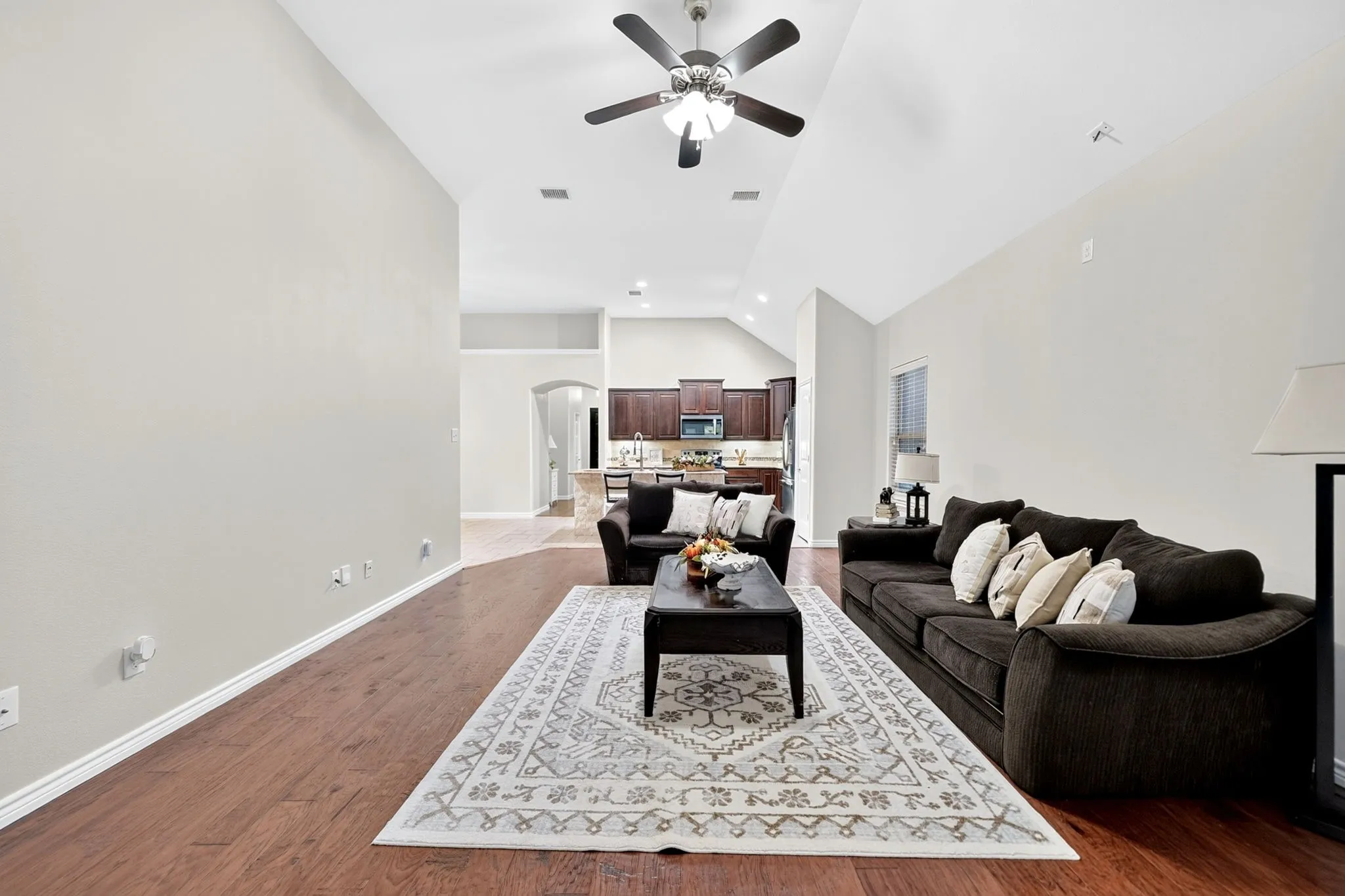 Single Family Residence For Sale in Denton County , 11205 Gibbons Creek Drive, Frisco, Texas 75036, 3 Bedroom, 2 Bathroom, 2 Garage spaces, 2,122 Sqft, built in 2014, mls#21329656, Real Estate Agent in Frisco, Homes For Sale in Denton county, Homes For Sale in Frisco, Realtor in Frisco Texas, Real Estate Brokerage Independent Realty Texas, Luminita Cordes Realtor