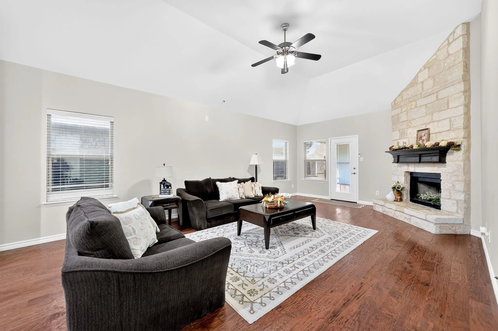 Single Family Residence For Sale in Denton County , 11205 Gibbons Creek Drive, Frisco, Texas 75036, 3 Bedroom, 2 Bathroom, 2 Garage spaces, 2,122 Sqft, built in 2014, mls#21329656, Real Estate Agent in Frisco, Homes For Sale in Denton county, Homes For Sale in Frisco, Realtor in Frisco Texas, Real Estate Brokerage Independent Realty Texas, Luminita Cordes Realtor