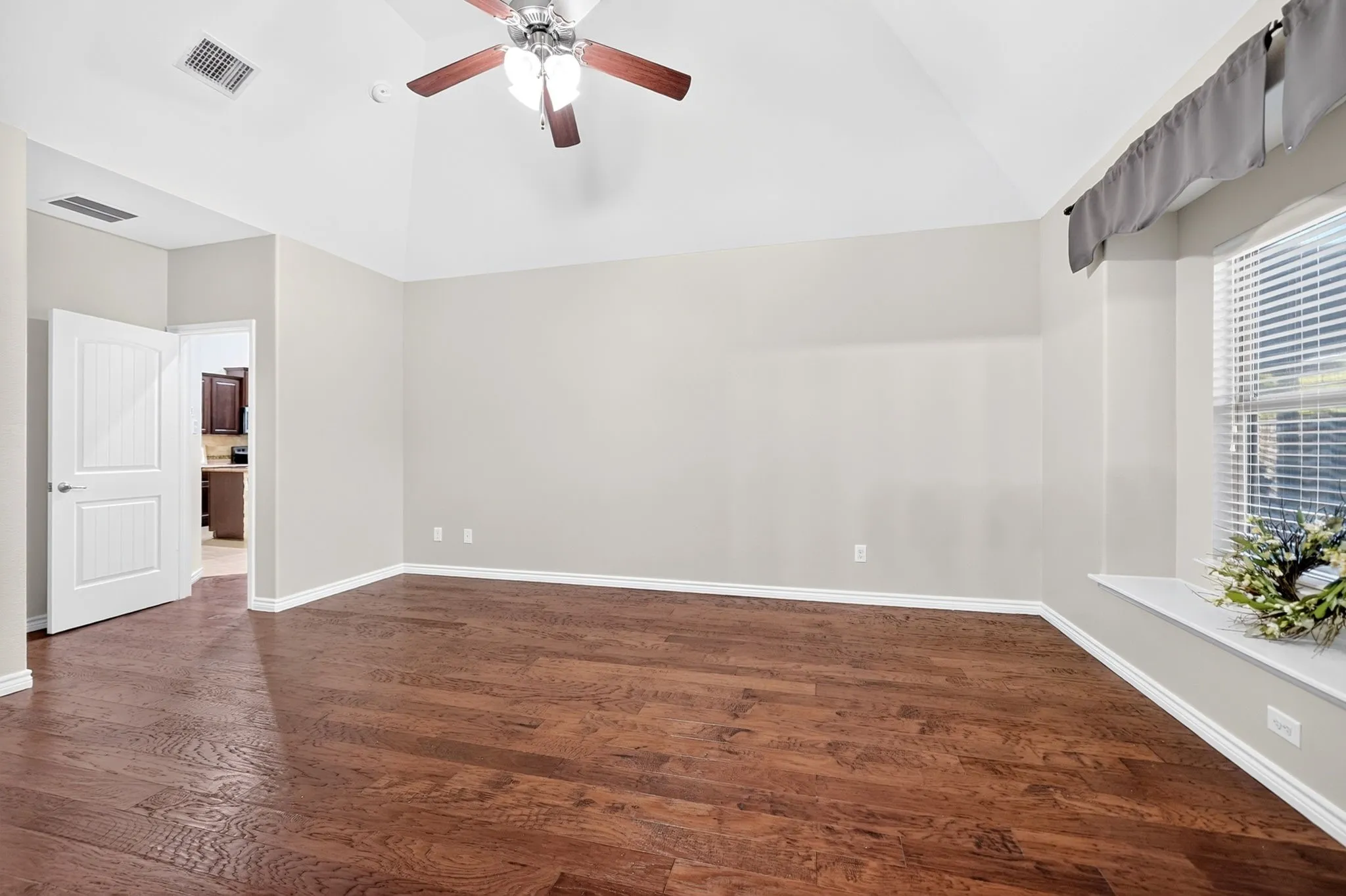 Single Family Residence For Sale in Denton County , 11205 Gibbons Creek Drive, Frisco, Texas 75036, 3 Bedroom, 2 Bathroom, 2 Garage spaces, 2,122 Sqft, built in 2014, mls#21329656, Real Estate Agent in Frisco, Homes For Sale in Denton county, Homes For Sale in Frisco, Realtor in Frisco Texas, Real Estate Brokerage Independent Realty Texas, Luminita Cordes Realtor