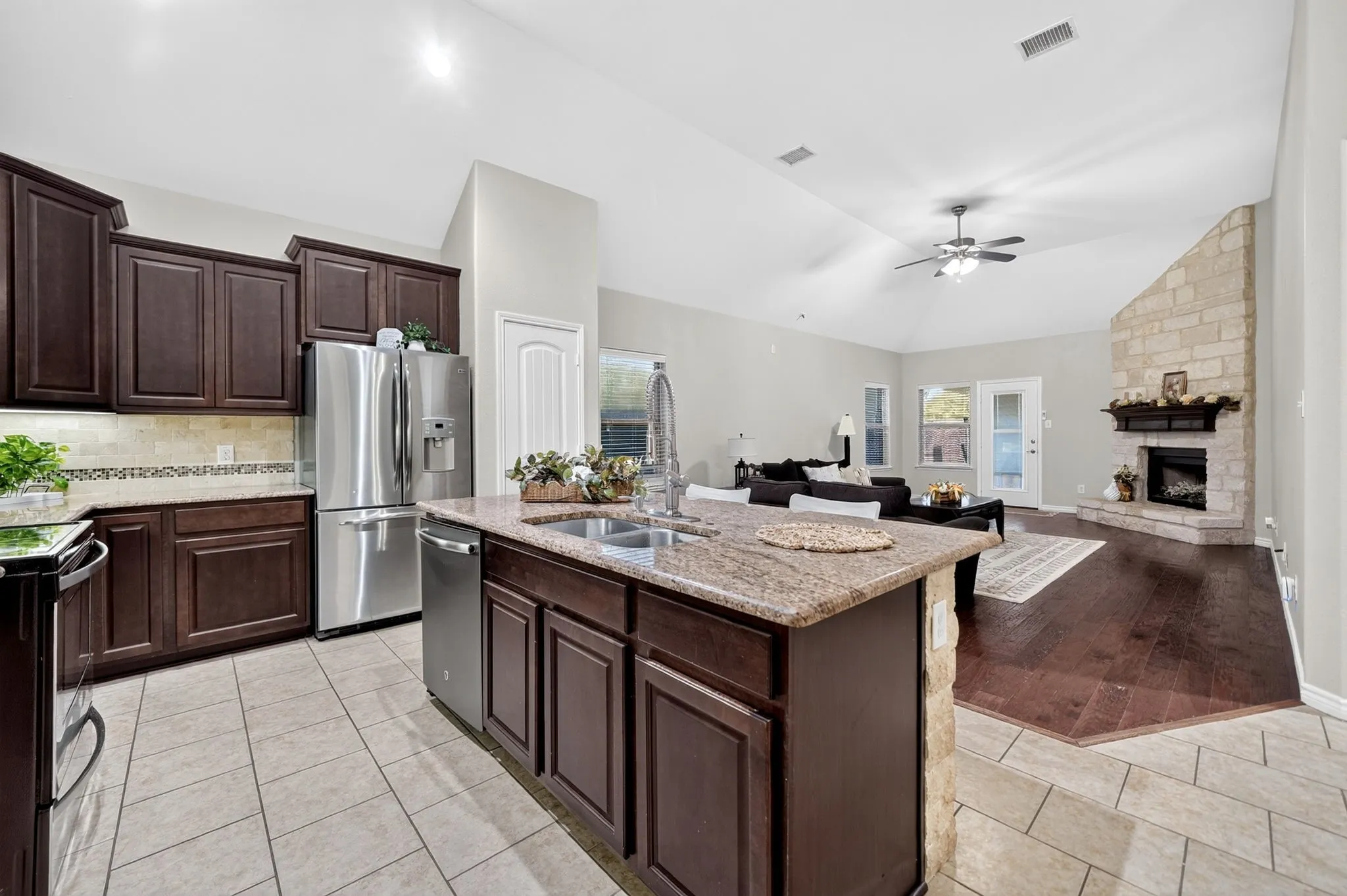 Single Family Residence For Sale in Denton County , 11205 Gibbons Creek Drive, Frisco, Texas 75036, 3 Bedroom, 2 Bathroom, 2 Garage spaces, 2,122 Sqft, built in 2014, mls#21329656, Real Estate Agent in Frisco, Homes For Sale in Denton county, Homes For Sale in Frisco, Realtor in Frisco Texas, Real Estate Brokerage Independent Realty Texas, Luminita Cordes Realtor