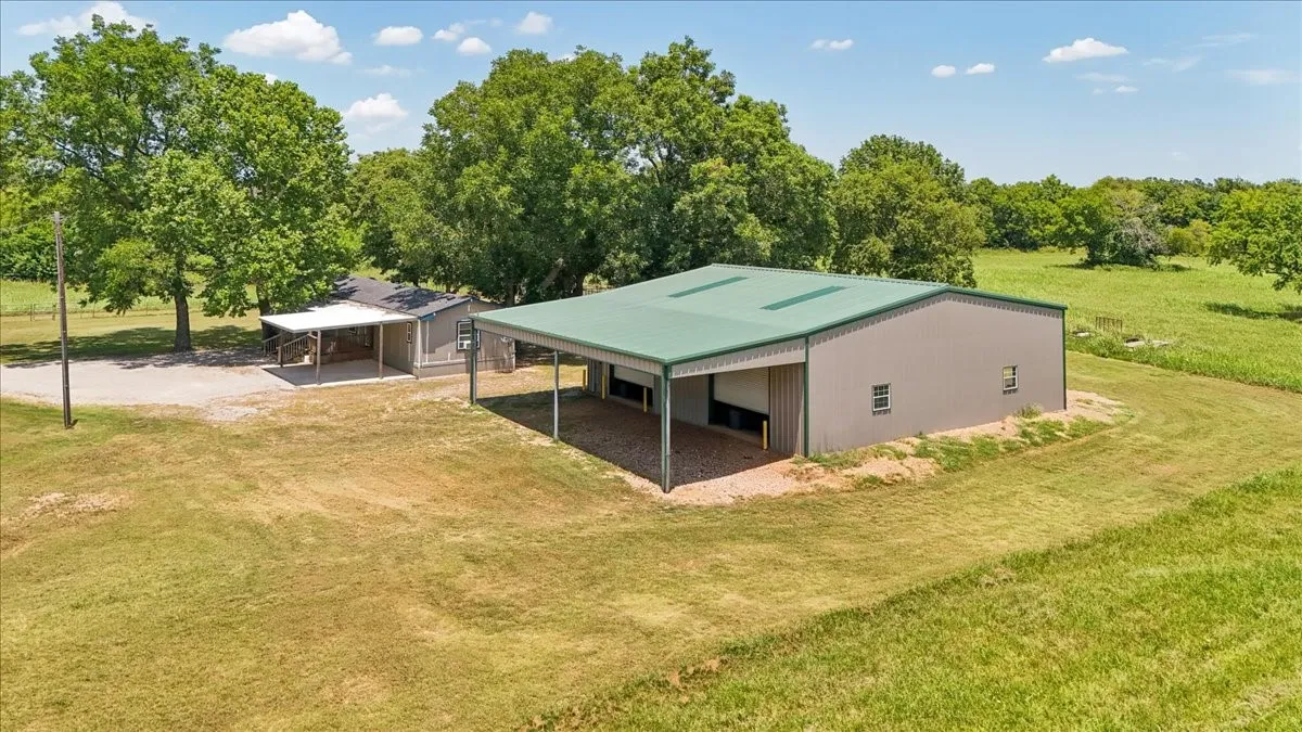 Mobile Home For Sale in Fannin County , 691 S State Highway 78, Bonham, Texas 75418, 3 Bedroom, 2 Bathroom, 6 Garage spaces, 1,368 Sqft, built in 1996, mls#21328924, Real Estate Agent in Bonham, Homes For Sale in Fannin county, Homes For Sale in Bonham, Realtor in Bonham Texas, Real Estate Brokerage Independent Realty Texas, Luminita Cordes Realtor