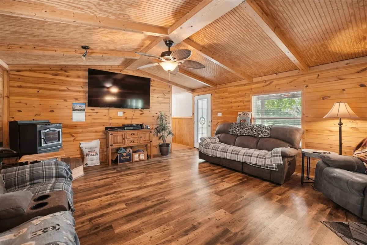 Mobile Home For Sale in Fannin County , 691 S State Highway 78, Bonham, Texas 75418, 3 Bedroom, 2 Bathroom, 6 Garage spaces, 1,368 Sqft, built in 1996, mls#21328924, Real Estate Agent in Bonham, Homes For Sale in Fannin county, Homes For Sale in Bonham, Realtor in Bonham Texas, Real Estate Brokerage Independent Realty Texas, Luminita Cordes Realtor