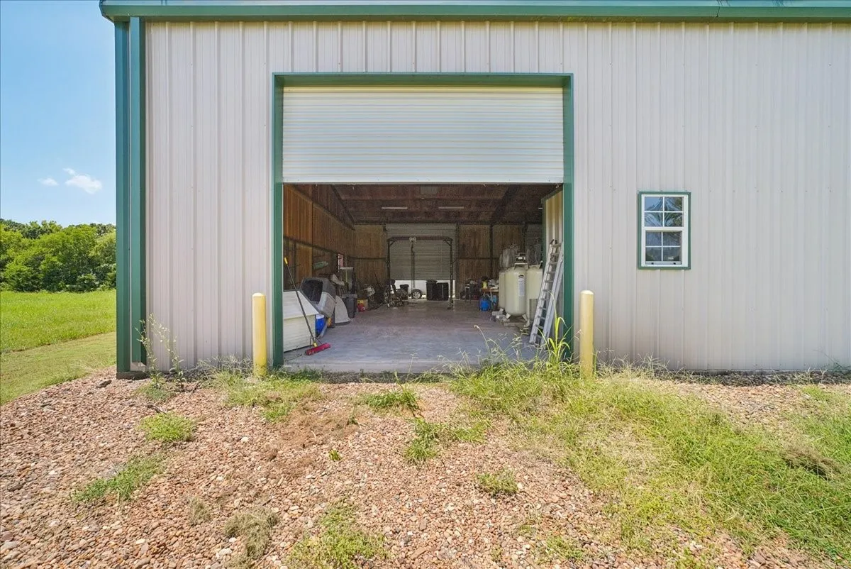 Mobile Home For Sale in Fannin County , 691 S State Highway 78, Bonham, Texas 75418, 3 Bedroom, 2 Bathroom, 6 Garage spaces, 1,368 Sqft, built in 1996, mls#21328924, Real Estate Agent in Bonham, Homes For Sale in Fannin county, Homes For Sale in Bonham, Realtor in Bonham Texas, Real Estate Brokerage Independent Realty Texas, Luminita Cordes Realtor