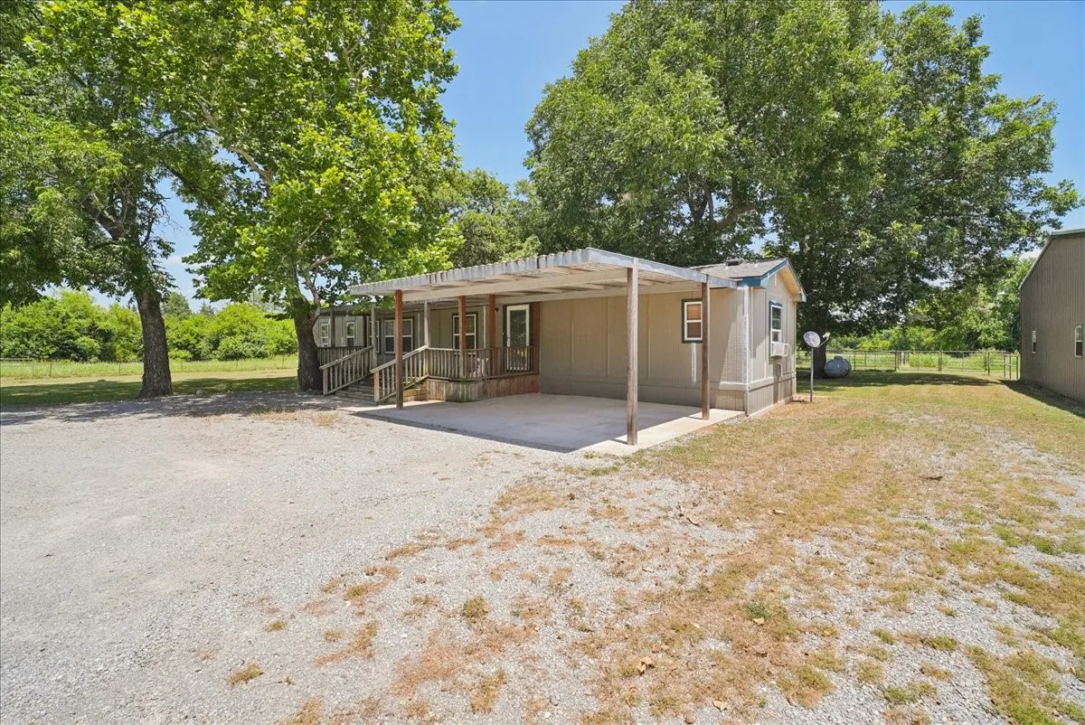 Mobile Home For Sale in Fannin County , 691 S State Highway 78, Bonham, Texas 75418, 3 Bedroom, 2 Bathroom, 6 Garage spaces, 1,368 Sqft, built in 1996, mls#21328924, Real Estate Agent in Bonham, Homes For Sale in Fannin county, Homes For Sale in Bonham, Realtor in Bonham Texas, Real Estate Brokerage Independent Realty Texas, Luminita Cordes Realtor