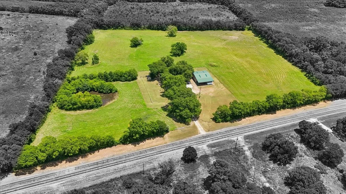 Mobile Home For Sale in Fannin County , 691 S State Highway 78, Bonham, Texas 75418, 3 Bedroom, 2 Bathroom, 6 Garage spaces, 1,368 Sqft, built in 1996, mls#21328924, Real Estate Agent in Bonham, Homes For Sale in Fannin county, Homes For Sale in Bonham, Realtor in Bonham Texas, Real Estate Brokerage Independent Realty Texas, Luminita Cordes Realtor