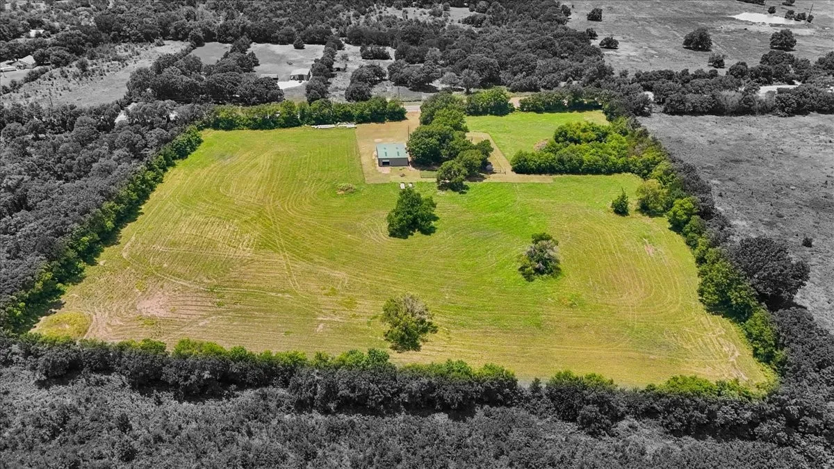 Mobile Home For Sale in Fannin County , 691 S State Highway 78, Bonham, Texas 75418, 3 Bedroom, 2 Bathroom, 6 Garage spaces, 1,368 Sqft, built in 1996, mls#21328924, Real Estate Agent in Bonham, Homes For Sale in Fannin county, Homes For Sale in Bonham, Realtor in Bonham Texas, Real Estate Brokerage Independent Realty Texas, Luminita Cordes Realtor