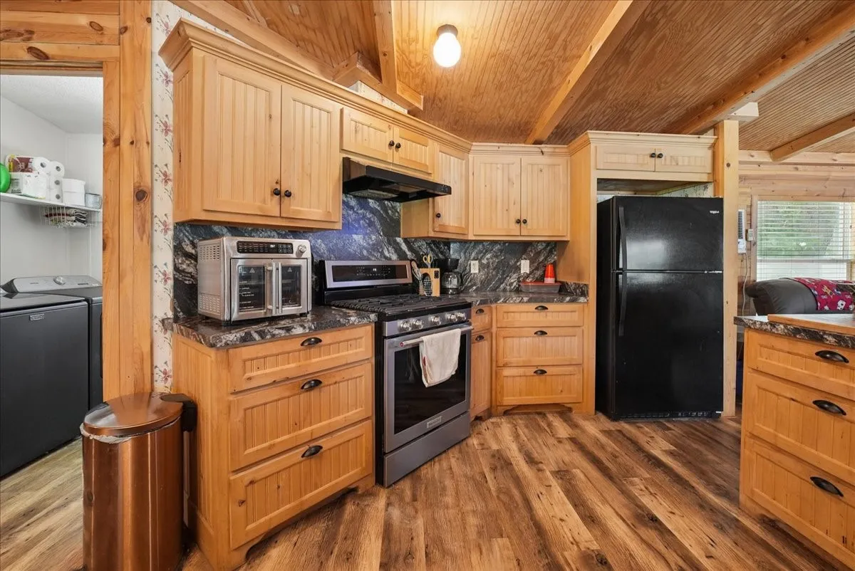 Mobile Home For Sale in Fannin County , 691 S State Highway 78, Bonham, Texas 75418, 3 Bedroom, 2 Bathroom, 6 Garage spaces, 1,368 Sqft, built in 1996, mls#21328924, Real Estate Agent in Bonham, Homes For Sale in Fannin county, Homes For Sale in Bonham, Realtor in Bonham Texas, Real Estate Brokerage Independent Realty Texas, Luminita Cordes Realtor