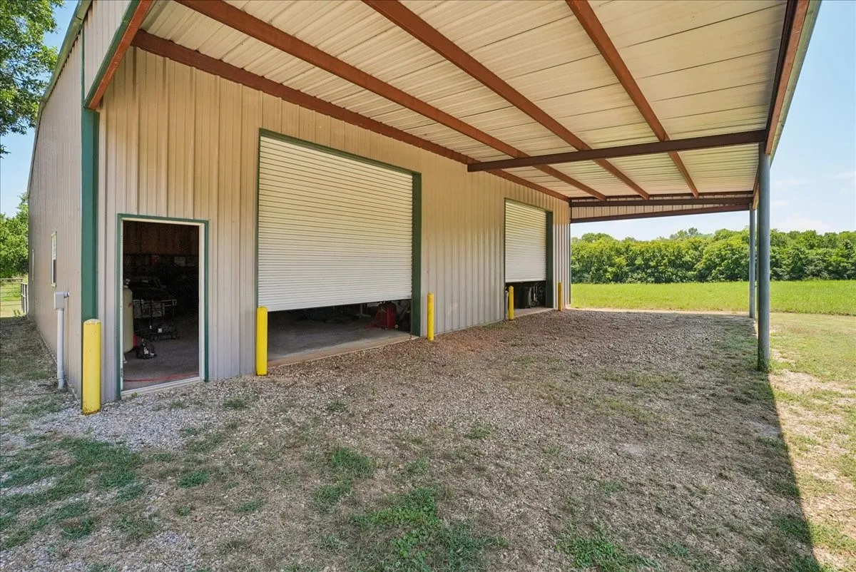 Mobile Home For Sale in Fannin County , 691 S State Highway 78, Bonham, Texas 75418, 3 Bedroom, 2 Bathroom, 6 Garage spaces, 1,368 Sqft, built in 1996, mls#21328924, Real Estate Agent in Bonham, Homes For Sale in Fannin county, Homes For Sale in Bonham, Realtor in Bonham Texas, Real Estate Brokerage Independent Realty Texas, Luminita Cordes Realtor
