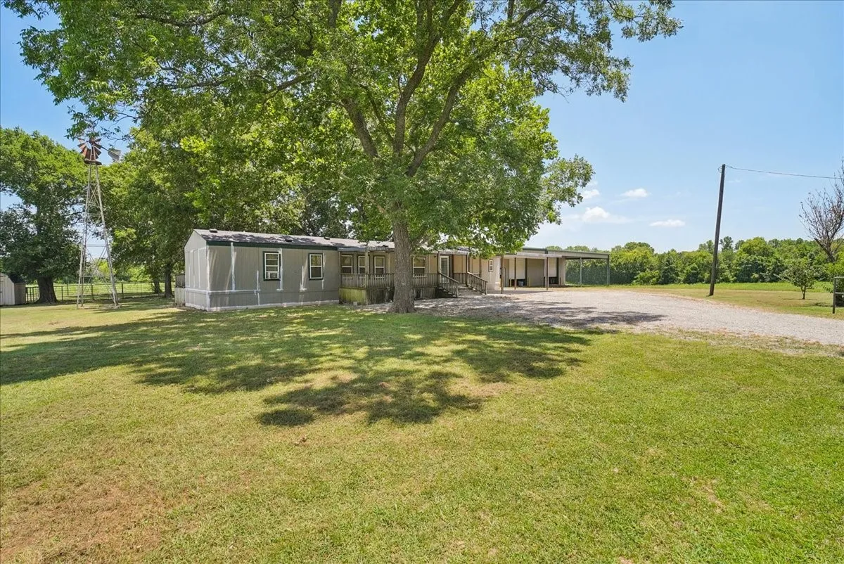 Mobile Home For Sale in Fannin County , 691 S State Highway 78, Bonham, Texas 75418, 3 Bedroom, 2 Bathroom, 6 Garage spaces, 1,368 Sqft, built in 1996, mls#21328924, Real Estate Agent in Bonham, Homes For Sale in Fannin county, Homes For Sale in Bonham, Realtor in Bonham Texas, Real Estate Brokerage Independent Realty Texas, Luminita Cordes Realtor