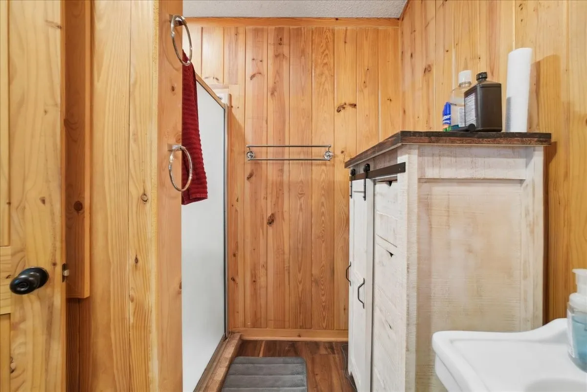 Mobile Home For Sale in Fannin County , 691 S State Highway 78, Bonham, Texas 75418, 3 Bedroom, 2 Bathroom, 6 Garage spaces, 1,368 Sqft, built in 1996, mls#21328924, Real Estate Agent in Bonham, Homes For Sale in Fannin county, Homes For Sale in Bonham, Realtor in Bonham Texas, Real Estate Brokerage Independent Realty Texas, Luminita Cordes Realtor