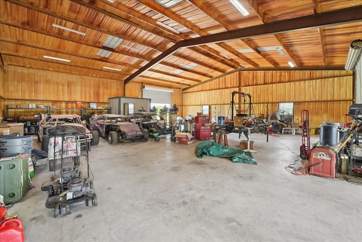 Mobile Home For Sale in Fannin County , 691 S State Highway 78, Bonham, Texas 75418, 3 Bedroom, 2 Bathroom, 6 Garage spaces, 1,368 Sqft, built in 1996, mls#21328924, Real Estate Agent in Bonham, Homes For Sale in Fannin county, Homes For Sale in Bonham, Realtor in Bonham Texas, Real Estate Brokerage Independent Realty Texas, Luminita Cordes Realtor