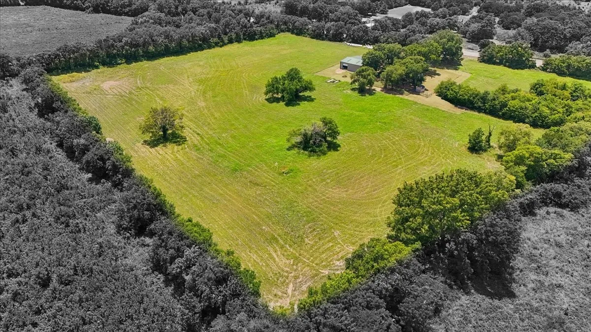 Mobile Home For Sale in Fannin County , 691 S State Highway 78, Bonham, Texas 75418, 3 Bedroom, 2 Bathroom, 6 Garage spaces, 1,368 Sqft, built in 1996, mls#21328924, Real Estate Agent in Bonham, Homes For Sale in Fannin county, Homes For Sale in Bonham, Realtor in Bonham Texas, Real Estate Brokerage Independent Realty Texas, Luminita Cordes Realtor