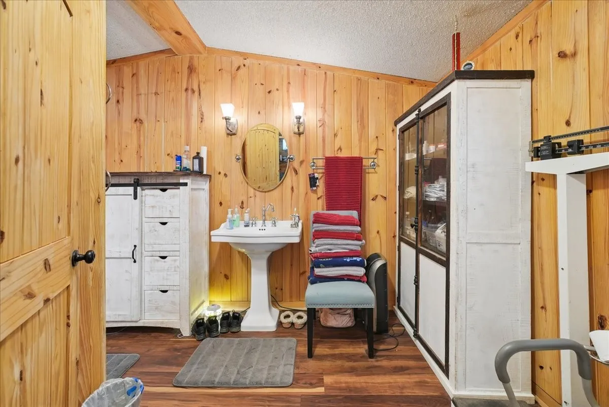 Mobile Home For Sale in Fannin County , 691 S State Highway 78, Bonham, Texas 75418, 3 Bedroom, 2 Bathroom, 6 Garage spaces, 1,368 Sqft, built in 1996, mls#21328924, Real Estate Agent in Bonham, Homes For Sale in Fannin county, Homes For Sale in Bonham, Realtor in Bonham Texas, Real Estate Brokerage Independent Realty Texas, Luminita Cordes Realtor