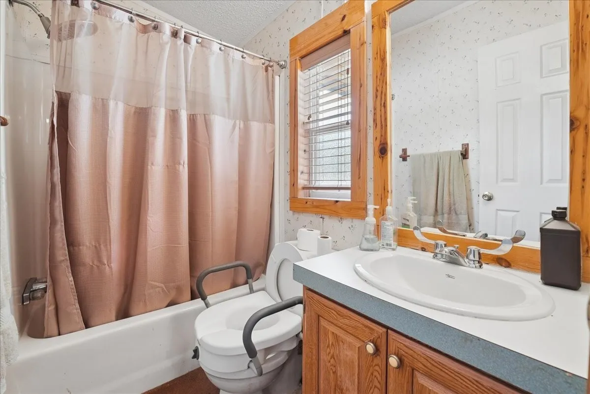 Mobile Home For Sale in Fannin County , 691 S State Highway 78, Bonham, Texas 75418, 3 Bedroom, 2 Bathroom, 6 Garage spaces, 1,368 Sqft, built in 1996, mls#21328924, Real Estate Agent in Bonham, Homes For Sale in Fannin county, Homes For Sale in Bonham, Realtor in Bonham Texas, Real Estate Brokerage Independent Realty Texas, Luminita Cordes Realtor