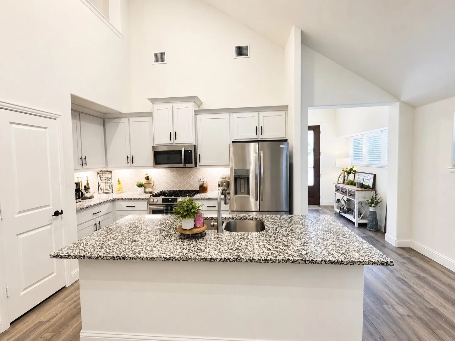 Single Family Residence For Sale in Johnson County , 7709 Gatevine Avenue, Joshua, Texas 76058, 4 Bedroom, 3 Bathroom, 2 Garage spaces, 2,333 Sqft, built in 2025, mls#21329475, Real Estate Agent in Joshua, Homes For Sale in Johnson county, Homes For Sale in Joshua, Realtor in Joshua Texas, Real Estate Brokerage Independent Realty Texas, Luminita Cordes Realtor