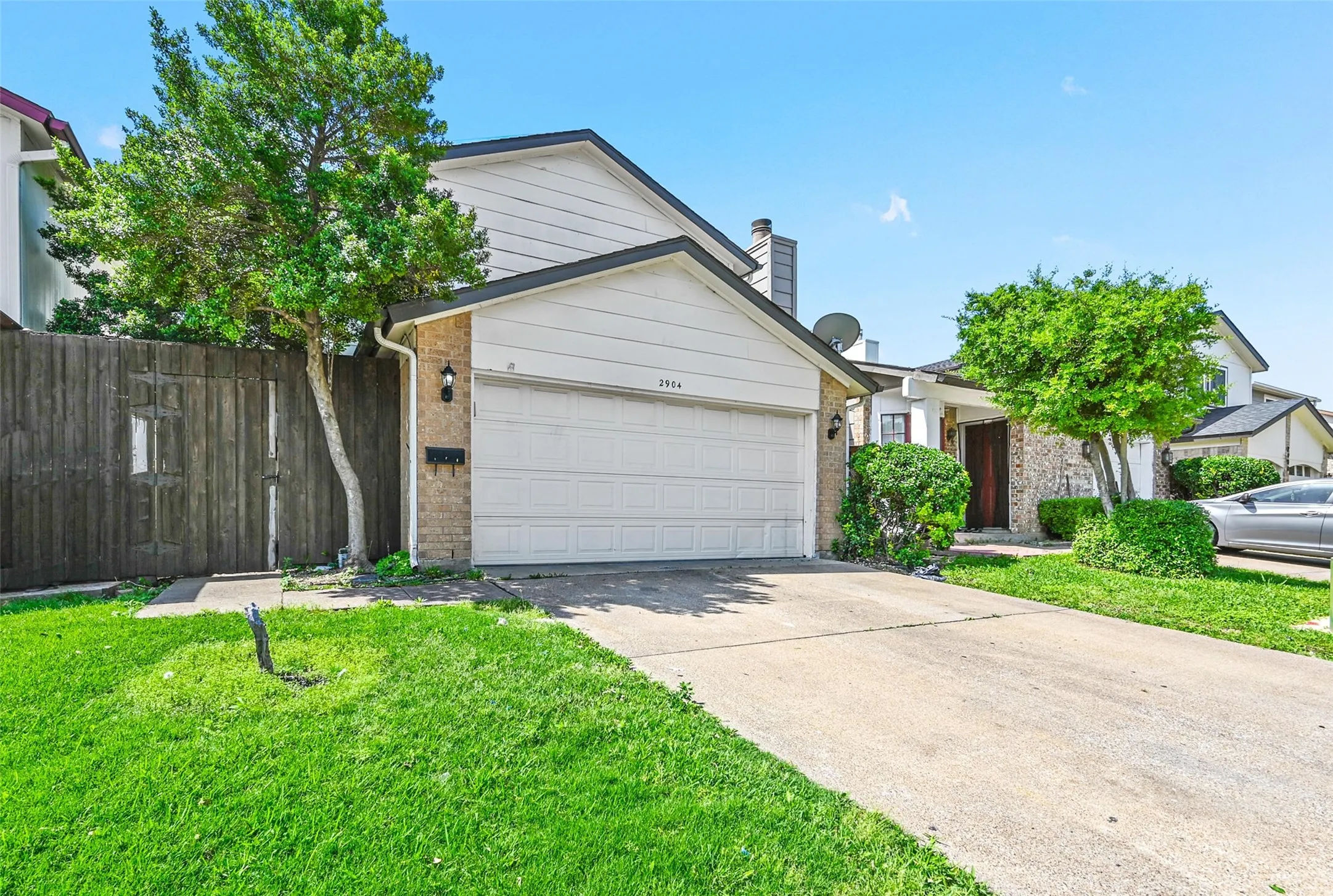 Townhouse For Rent in Dallas County , 2904 Nova Drive, Garland, Texas 75044, 2 Bedroom, 3 Bathroom, 2 Garage spaces, 1,243 Sqft, built in 1976, mls#21329673, Real Estate Agent in Garland, Homes For Rent in Dallas county, Homes For Rent in Garland, Realtor in Garland Texas, Real Estate Brokerage Independent Realty Texas, Luminita Cordes Realtor