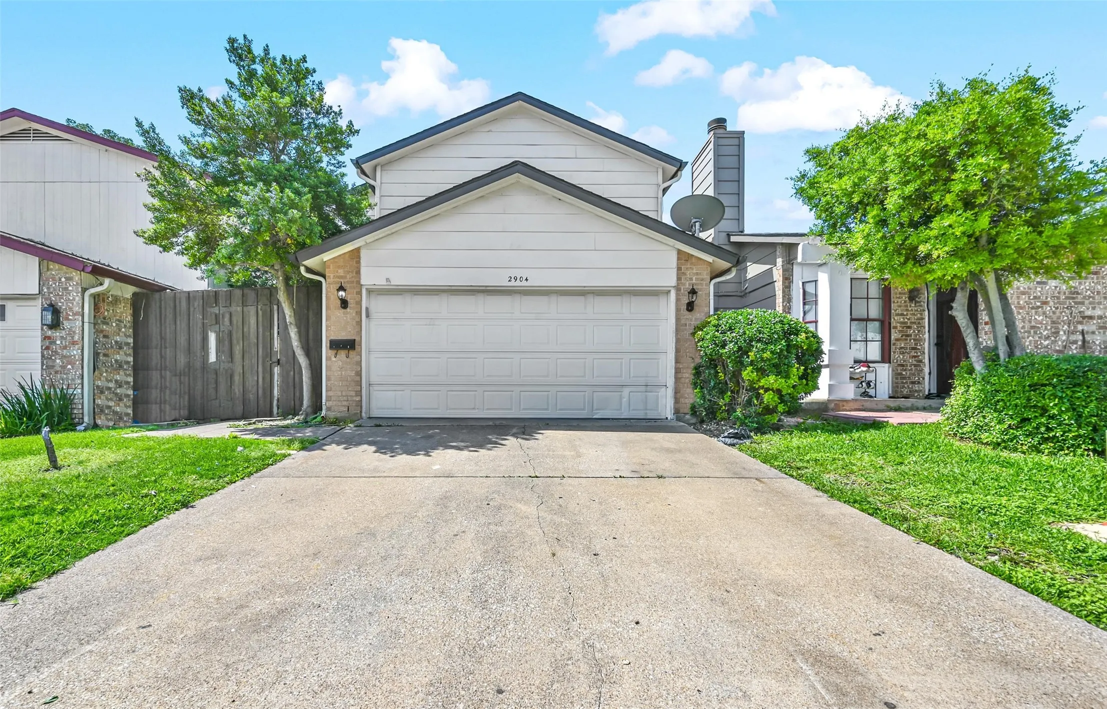 Townhouse For Rent in Dallas County , 2904 Nova Drive, Garland, Texas 75044, 2 Bedroom, 3 Bathroom, 2 Garage spaces, 1,243 Sqft, built in 1976, mls#21329673, Real Estate Agent in Garland, Homes For Rent in Dallas county, Homes For Rent in Garland, Realtor in Garland Texas, Real Estate Brokerage Independent Realty Texas, Luminita Cordes Realtor