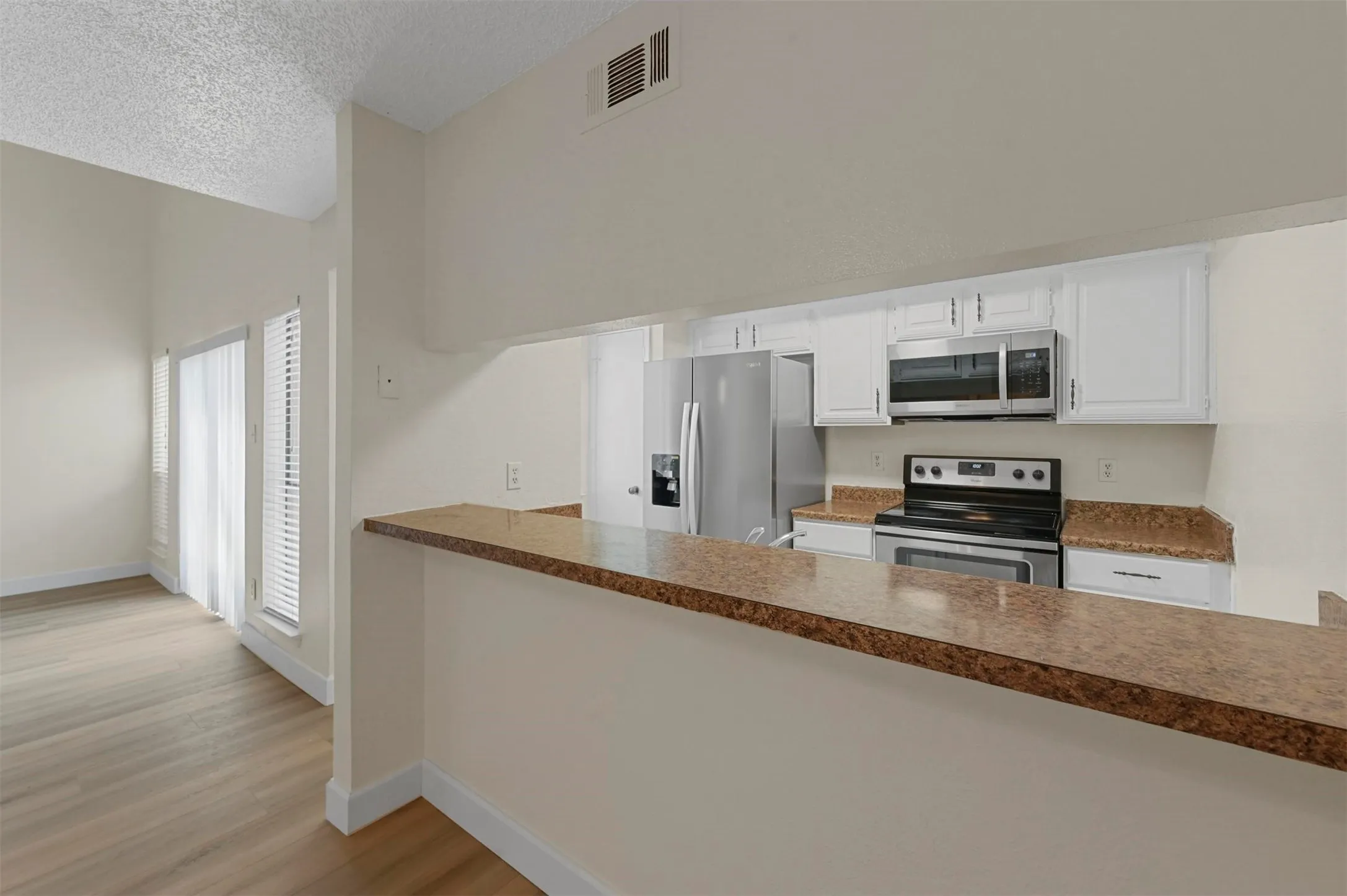 Townhouse For Rent in Dallas County , 2904 Nova Drive, Garland, Texas 75044, 2 Bedroom, 3 Bathroom, 2 Garage spaces, 1,243 Sqft, built in 1976, mls#21329673, Real Estate Agent in Garland, Homes For Rent in Dallas county, Homes For Rent in Garland, Realtor in Garland Texas, Real Estate Brokerage Independent Realty Texas, Luminita Cordes Realtor