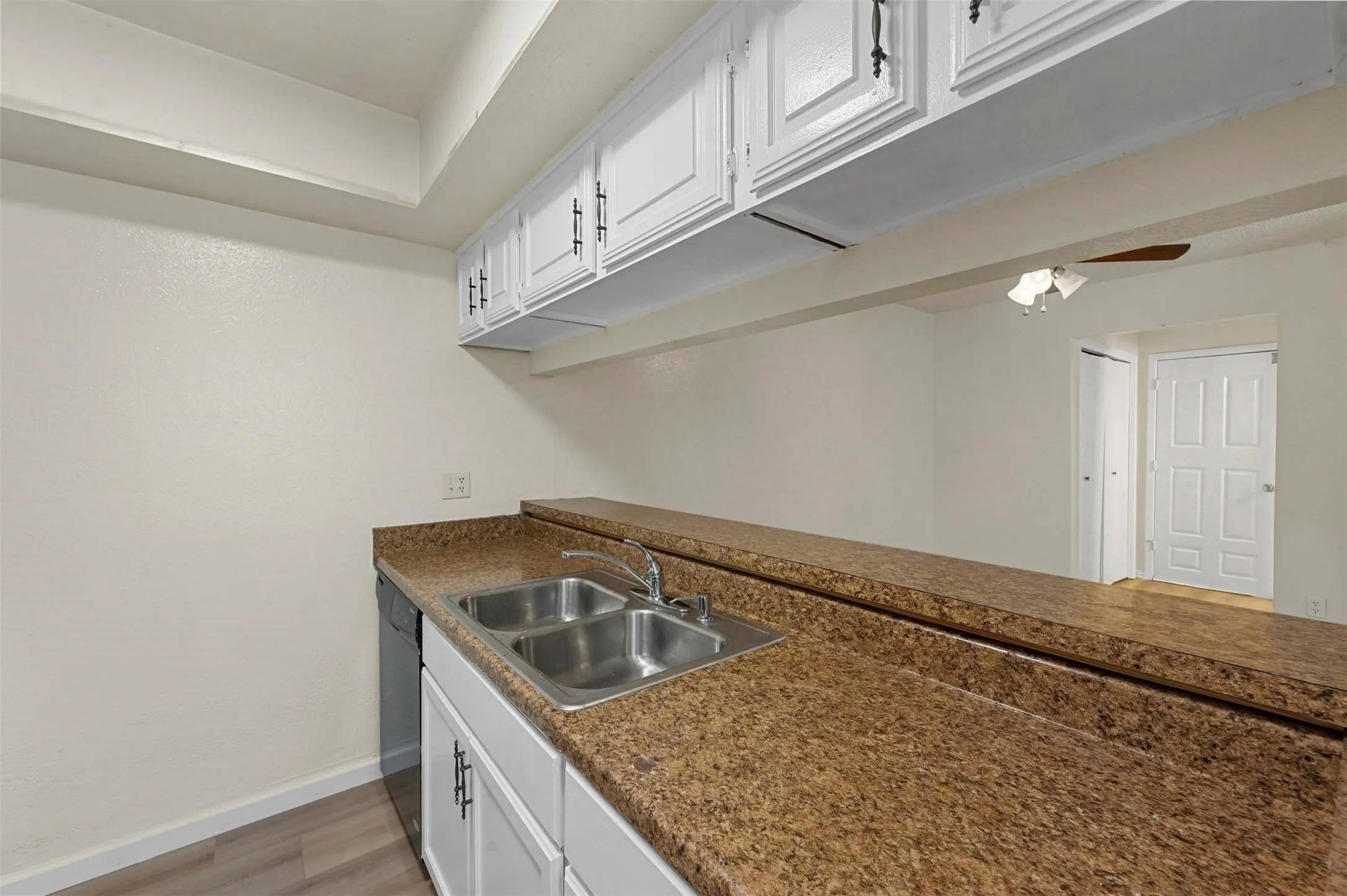 Townhouse For Rent in Dallas County , 2904 Nova Drive, Garland, Texas 75044, 2 Bedroom, 3 Bathroom, 2 Garage spaces, 1,243 Sqft, built in 1976, mls#21329673, Real Estate Agent in Garland, Homes For Rent in Dallas county, Homes For Rent in Garland, Realtor in Garland Texas, Real Estate Brokerage Independent Realty Texas, Luminita Cordes Realtor