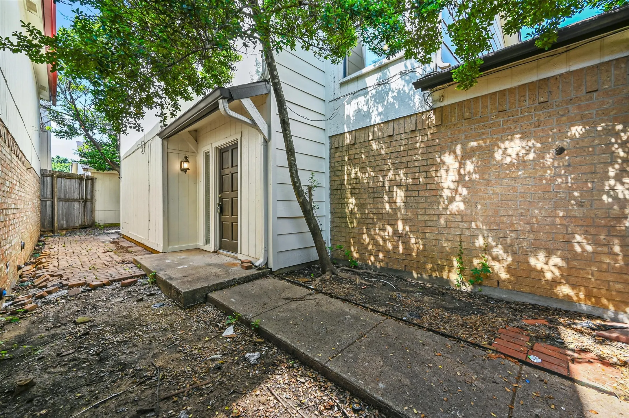 Townhouse For Rent in Dallas County , 2904 Nova Drive, Garland, Texas 75044, 2 Bedroom, 3 Bathroom, 2 Garage spaces, 1,243 Sqft, built in 1976, mls#21329673, Real Estate Agent in Garland, Homes For Rent in Dallas county, Homes For Rent in Garland, Realtor in Garland Texas, Real Estate Brokerage Independent Realty Texas, Luminita Cordes Realtor