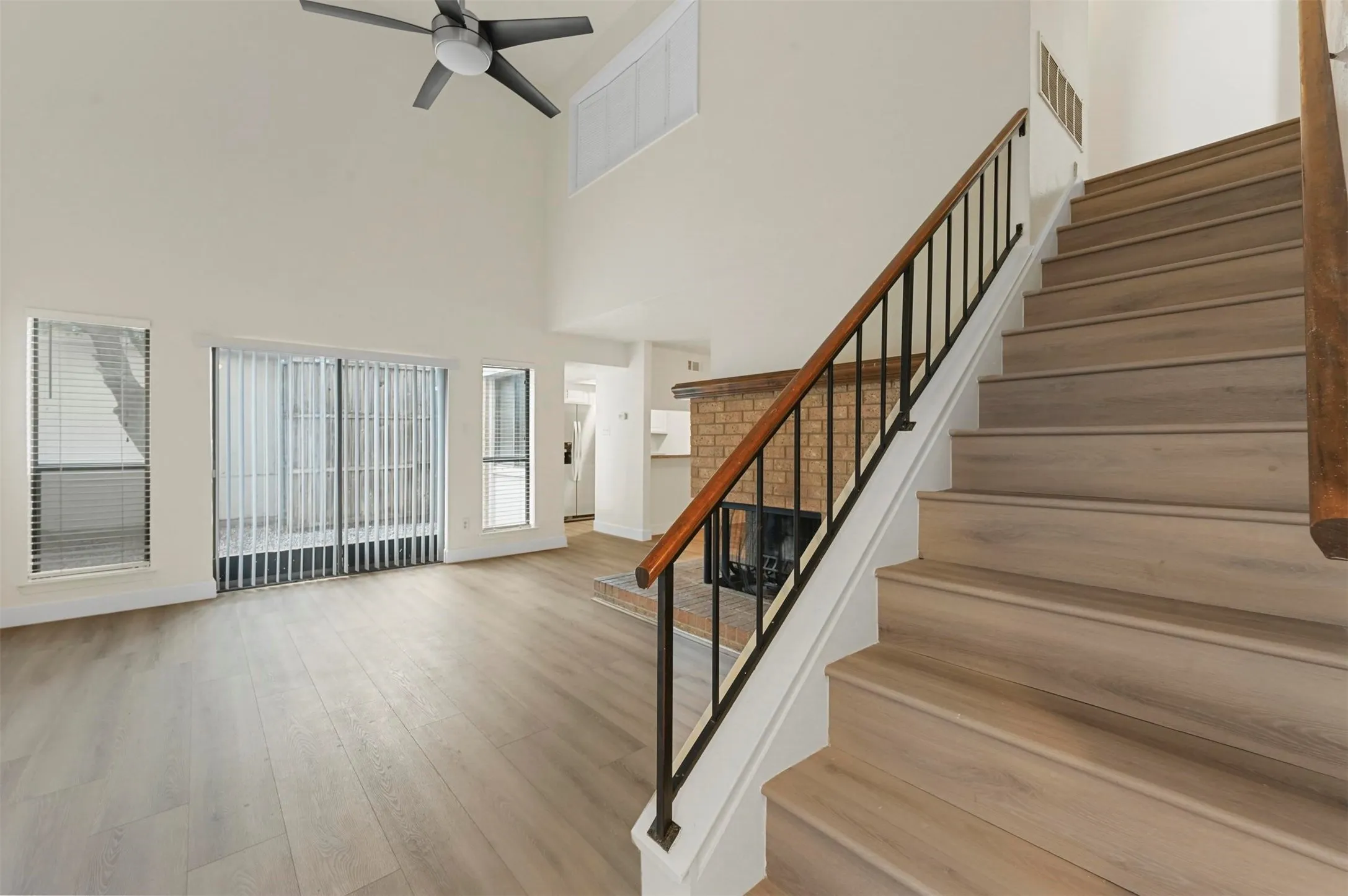 Townhouse For Rent in Dallas County , 2904 Nova Drive, Garland, Texas 75044, 2 Bedroom, 3 Bathroom, 2 Garage spaces, 1,243 Sqft, built in 1976, mls#21329673, Real Estate Agent in Garland, Homes For Rent in Dallas county, Homes For Rent in Garland, Realtor in Garland Texas, Real Estate Brokerage Independent Realty Texas, Luminita Cordes Realtor