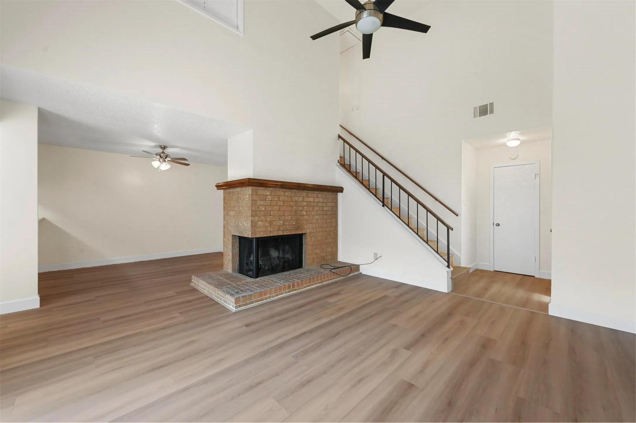 Townhouse For Rent in Dallas County , 2904 Nova Drive, Garland, Texas 75044, 2 Bedroom, 3 Bathroom, 2 Garage spaces, 1,243 Sqft, built in 1976, mls#21329673, Real Estate Agent in Garland, Homes For Rent in Dallas county, Homes For Rent in Garland, Realtor in Garland Texas, Real Estate Brokerage Independent Realty Texas, Luminita Cordes Realtor