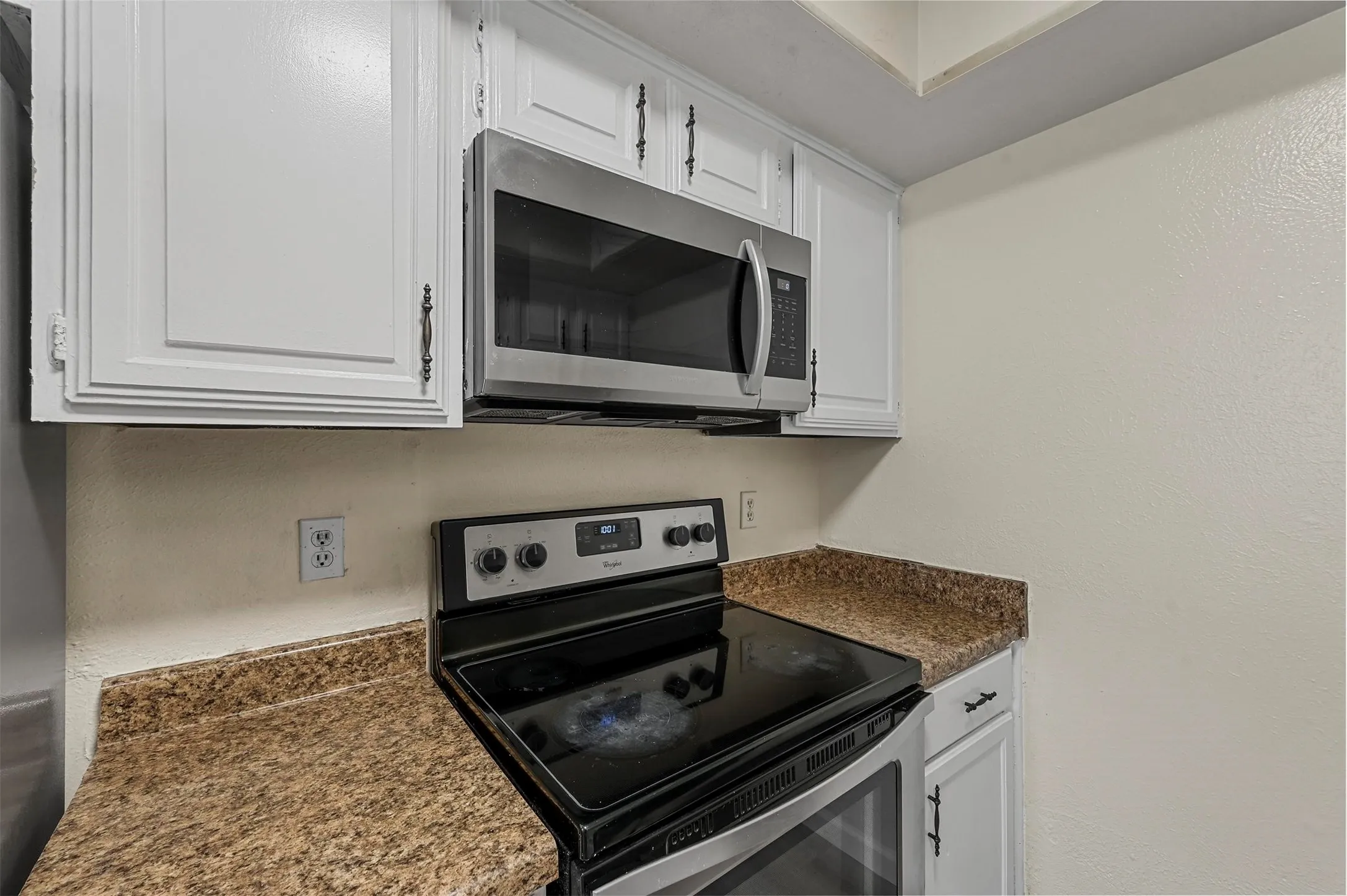Townhouse For Rent in Dallas County , 2904 Nova Drive, Garland, Texas 75044, 2 Bedroom, 3 Bathroom, 2 Garage spaces, 1,243 Sqft, built in 1976, mls#21329673, Real Estate Agent in Garland, Homes For Rent in Dallas county, Homes For Rent in Garland, Realtor in Garland Texas, Real Estate Brokerage Independent Realty Texas, Luminita Cordes Realtor