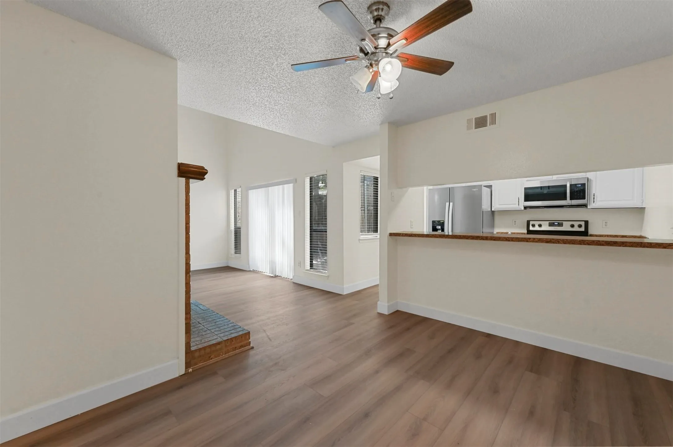 Townhouse For Rent in Dallas County , 2904 Nova Drive, Garland, Texas 75044, 2 Bedroom, 3 Bathroom, 2 Garage spaces, 1,243 Sqft, built in 1976, mls#21329673, Real Estate Agent in Garland, Homes For Rent in Dallas county, Homes For Rent in Garland, Realtor in Garland Texas, Real Estate Brokerage Independent Realty Texas, Luminita Cordes Realtor