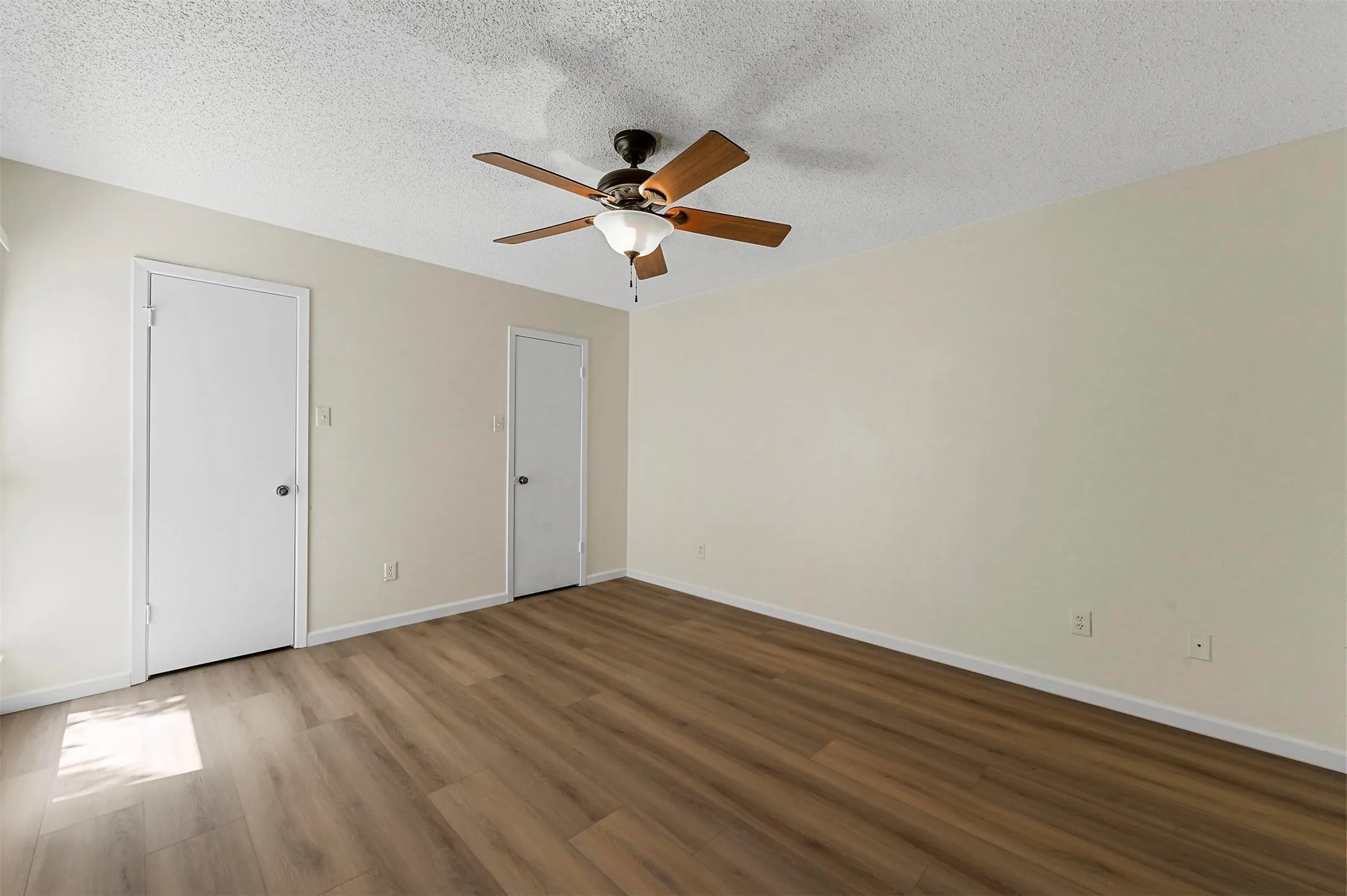 Townhouse For Rent in Dallas County , 2904 Nova Drive, Garland, Texas 75044, 2 Bedroom, 3 Bathroom, 2 Garage spaces, 1,243 Sqft, built in 1976, mls#21329673, Real Estate Agent in Garland, Homes For Rent in Dallas county, Homes For Rent in Garland, Realtor in Garland Texas, Real Estate Brokerage Independent Realty Texas, Luminita Cordes Realtor