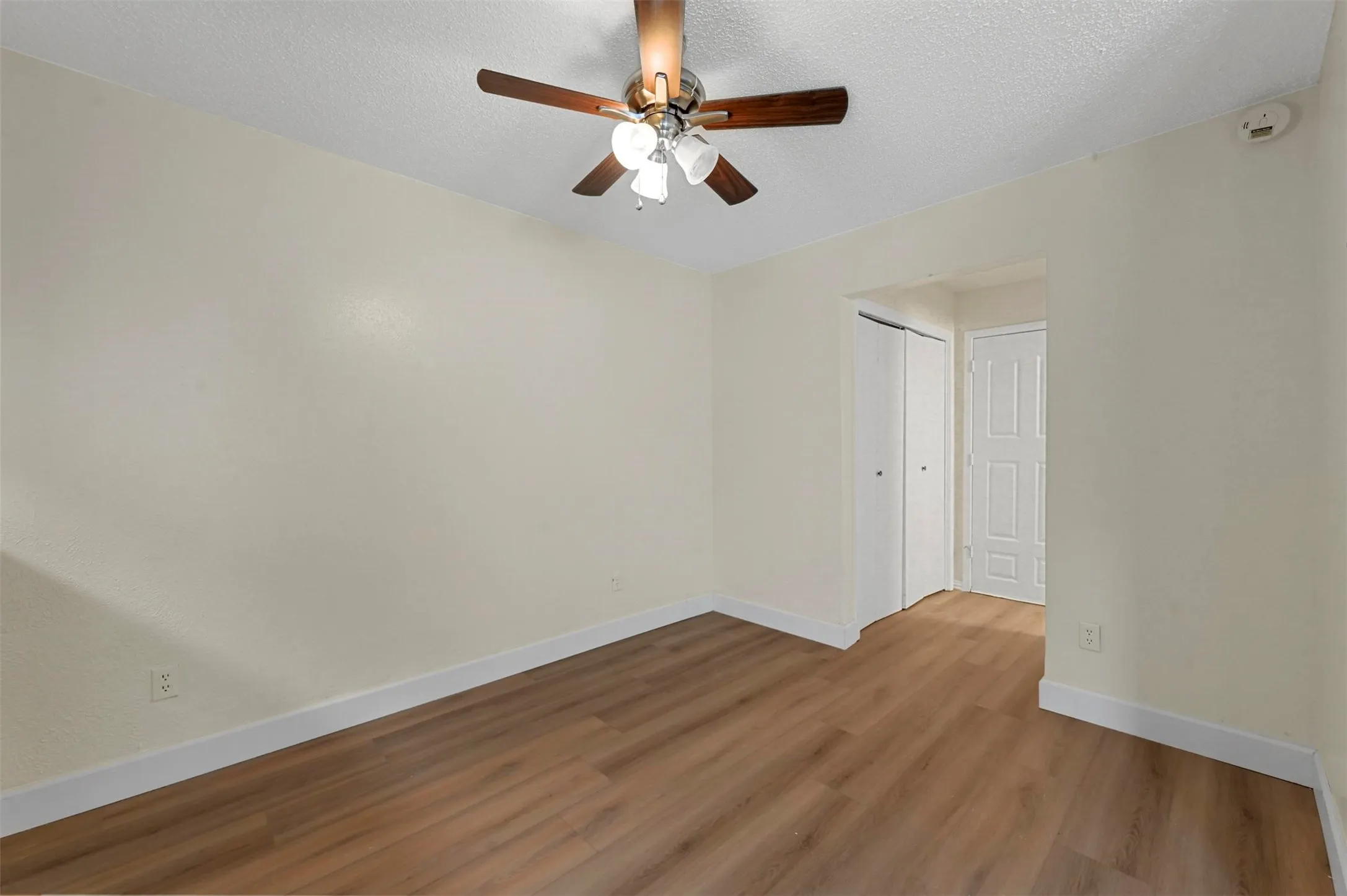 Townhouse For Rent in Dallas County , 2904 Nova Drive, Garland, Texas 75044, 2 Bedroom, 3 Bathroom, 2 Garage spaces, 1,243 Sqft, built in 1976, mls#21329673, Real Estate Agent in Garland, Homes For Rent in Dallas county, Homes For Rent in Garland, Realtor in Garland Texas, Real Estate Brokerage Independent Realty Texas, Luminita Cordes Realtor