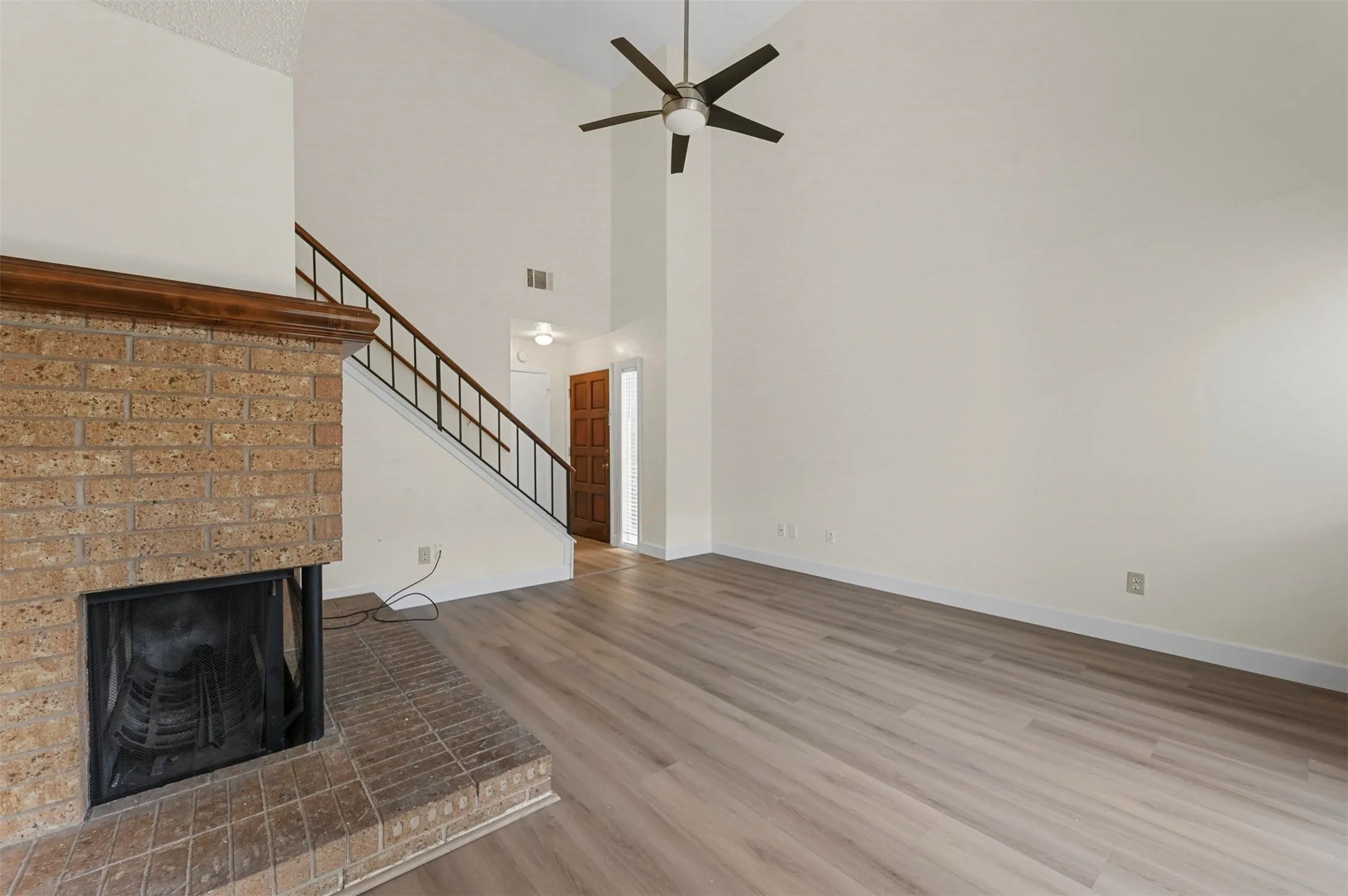 Townhouse For Rent in Dallas County , 2904 Nova Drive, Garland, Texas 75044, 2 Bedroom, 3 Bathroom, 2 Garage spaces, 1,243 Sqft, built in 1976, mls#21329673, Real Estate Agent in Garland, Homes For Rent in Dallas county, Homes For Rent in Garland, Realtor in Garland Texas, Real Estate Brokerage Independent Realty Texas, Luminita Cordes Realtor