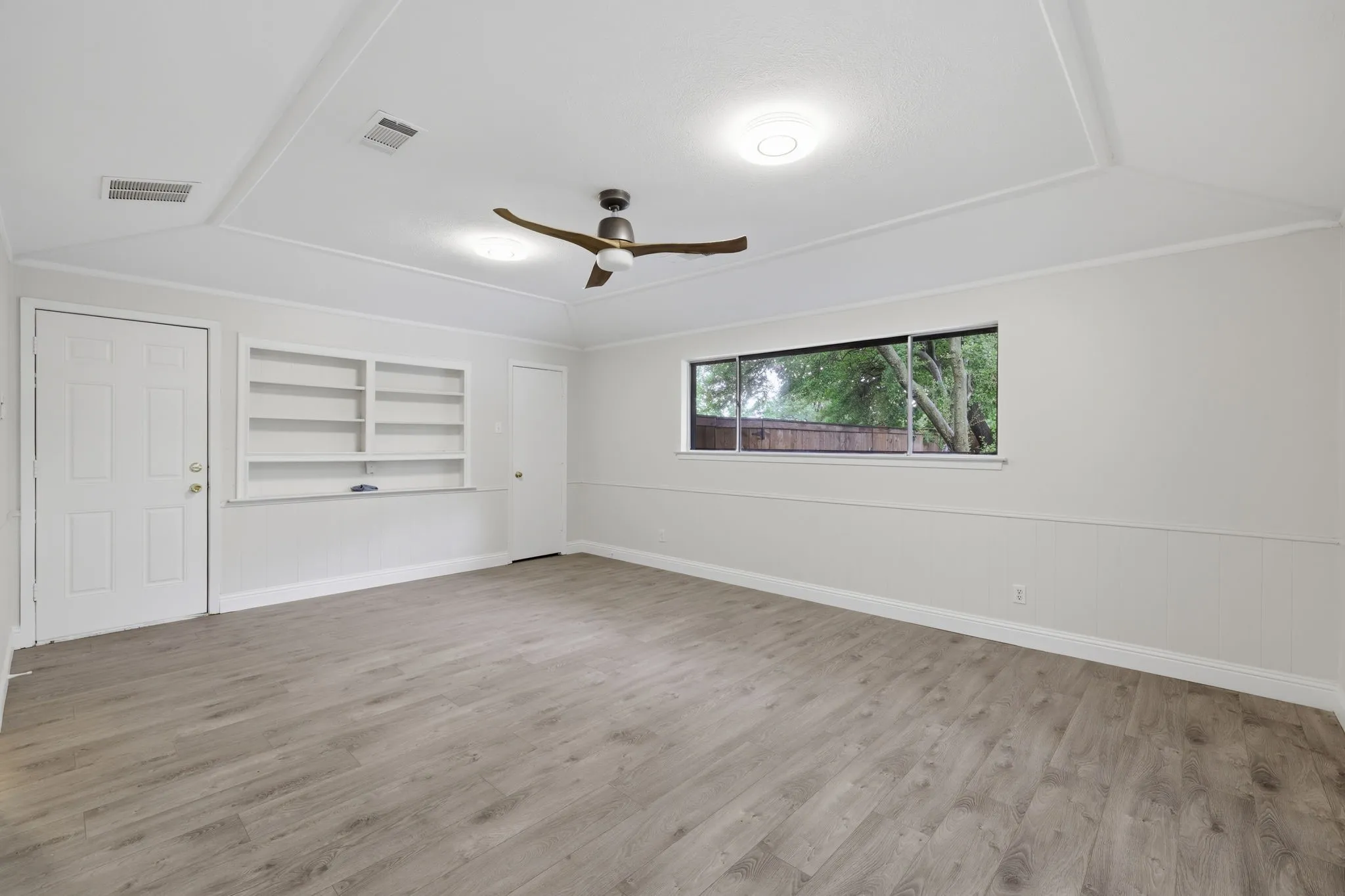 Single Family Residence For Rent in Dallas County , 6908 Heatherknoll Drive, Dallas, Texas 75248, 4 Bedroom, 3 Bathroom, 2 Garage spaces, 2,576 Sqft, built in 1973, mls#21329744, Real Estate Agent in Dallas, Homes For Rent in Dallas county, Homes For Rent in Dallas, Realtor in Dallas Texas, Real Estate Brokerage Independent Realty Texas, Luminita Cordes Realtor