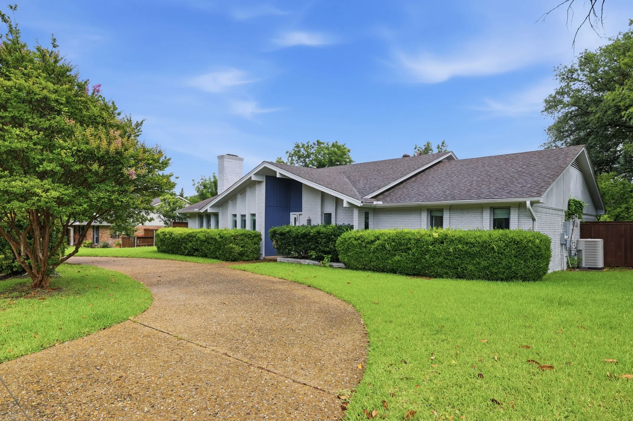 Single Family Residence For Rent in Dallas County , 6908 Heatherknoll Drive, Dallas, Texas 75248, 4 Bedroom, 3 Bathroom, 2 Garage spaces, 2,576 Sqft, built in 1973, mls#21329744, Real Estate Agent in Dallas, Homes For Rent in Dallas county, Homes For Rent in Dallas, Realtor in Dallas Texas, Real Estate Brokerage Independent Realty Texas, Luminita Cordes Realtor