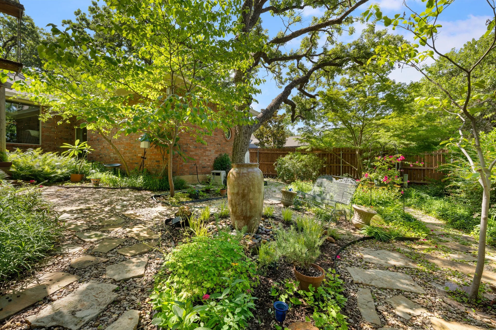 Single Family Residence For Sale in Tarrant County , 2212 Prestonwood Drive, Arlington, Texas 76012, 4 Bedroom, 3 Bathroom, 2 Garage spaces, 2,668 Sqft, built in 1974, mls#21329716, Real Estate Agent in Arlington, Homes For Sale in Tarrant county, Homes For Sale in Arlington, Realtor in Arlington Texas, Real Estate Brokerage Independent Realty Texas, Luminita Cordes Realtor