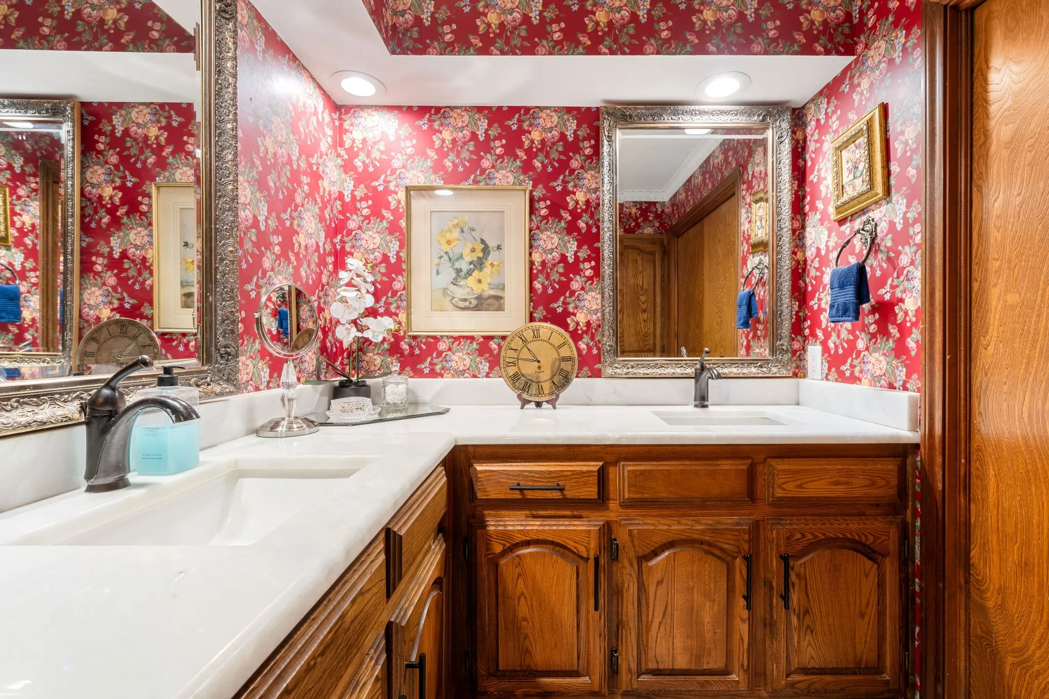 Single Family Residence For Sale in Tarrant County , 2212 Prestonwood Drive, Arlington, Texas 76012, 4 Bedroom, 3 Bathroom, 2 Garage spaces, 2,668 Sqft, built in 1974, mls#21329716, Real Estate Agent in Arlington, Homes For Sale in Tarrant county, Homes For Sale in Arlington, Realtor in Arlington Texas, Real Estate Brokerage Independent Realty Texas, Luminita Cordes Realtor