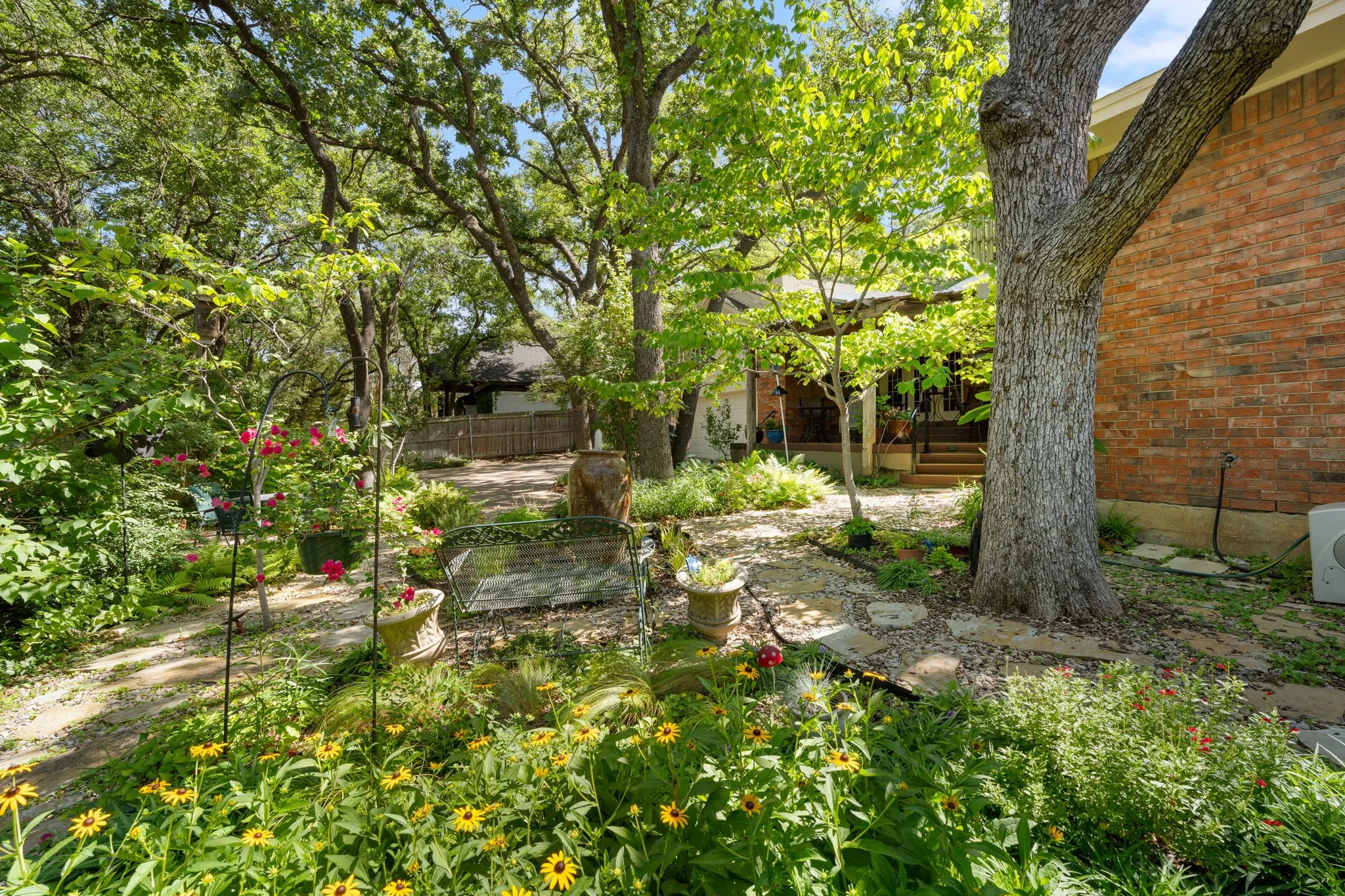 Single Family Residence For Sale in Tarrant County , 2212 Prestonwood Drive, Arlington, Texas 76012, 4 Bedroom, 3 Bathroom, 2 Garage spaces, 2,668 Sqft, built in 1974, mls#21329716, Real Estate Agent in Arlington, Homes For Sale in Tarrant county, Homes For Sale in Arlington, Realtor in Arlington Texas, Real Estate Brokerage Independent Realty Texas, Luminita Cordes Realtor