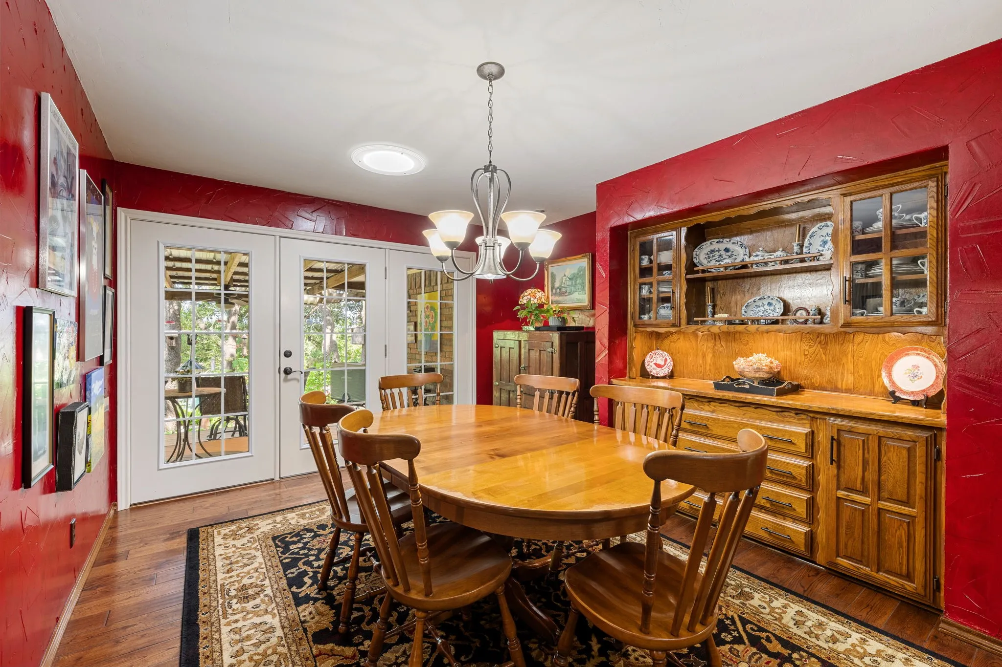 Single Family Residence For Sale in Tarrant County , 2212 Prestonwood Drive, Arlington, Texas 76012, 4 Bedroom, 3 Bathroom, 2 Garage spaces, 2,668 Sqft, built in 1974, mls#21329716, Real Estate Agent in Arlington, Homes For Sale in Tarrant county, Homes For Sale in Arlington, Realtor in Arlington Texas, Real Estate Brokerage Independent Realty Texas, Luminita Cordes Realtor