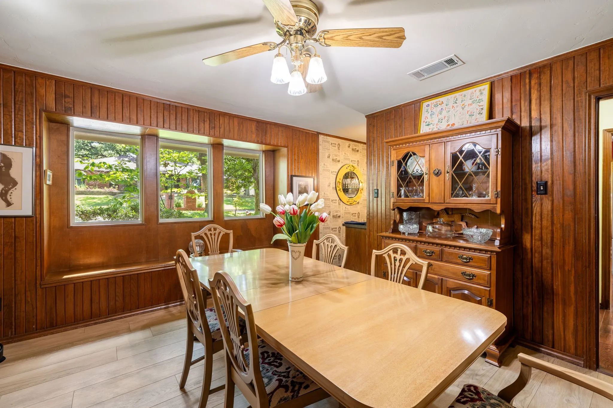 Single Family Residence For Sale in Tarrant County , 2212 Prestonwood Drive, Arlington, Texas 76012, 4 Bedroom, 3 Bathroom, 2 Garage spaces, 2,668 Sqft, built in 1974, mls#21329716, Real Estate Agent in Arlington, Homes For Sale in Tarrant county, Homes For Sale in Arlington, Realtor in Arlington Texas, Real Estate Brokerage Independent Realty Texas, Luminita Cordes Realtor