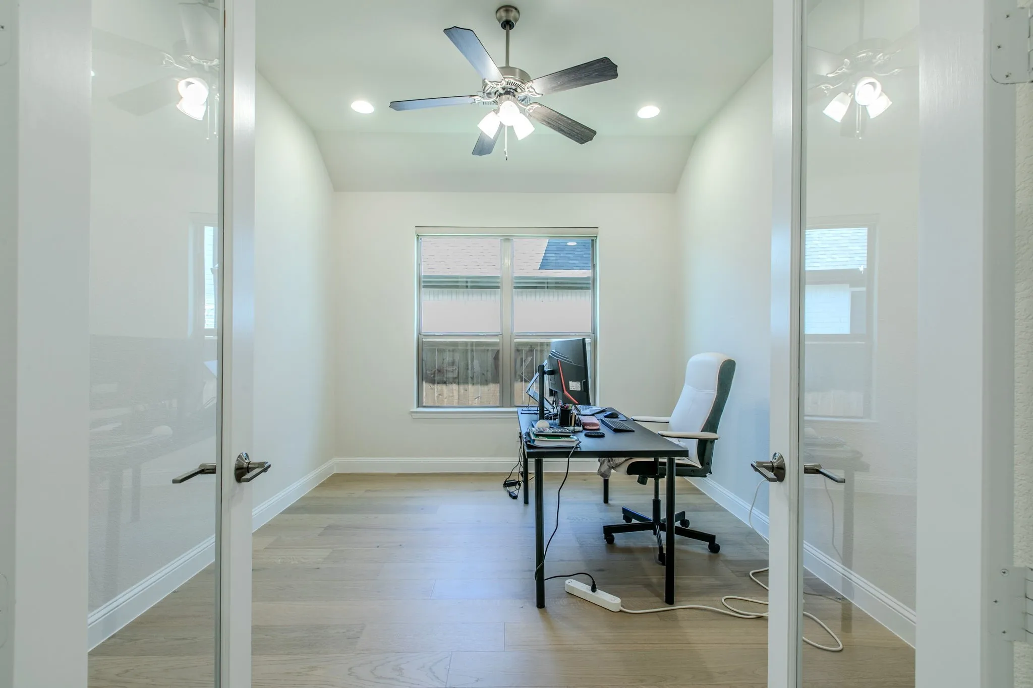 Single Family Residence For Sale in Ellis County , 4406 Timberdrift Street, Midlothian, Texas 76065, 4 Bedroom, 3 Bathroom, 3 Garage spaces, 2,412 Sqft, built in 2024, mls#21329701, Real Estate Agent in Midlothian, Homes For Sale in Ellis county, Homes For Sale in Midlothian, Realtor in Midlothian Texas, Real Estate Brokerage Independent Realty Texas, Luminita Cordes Realtor