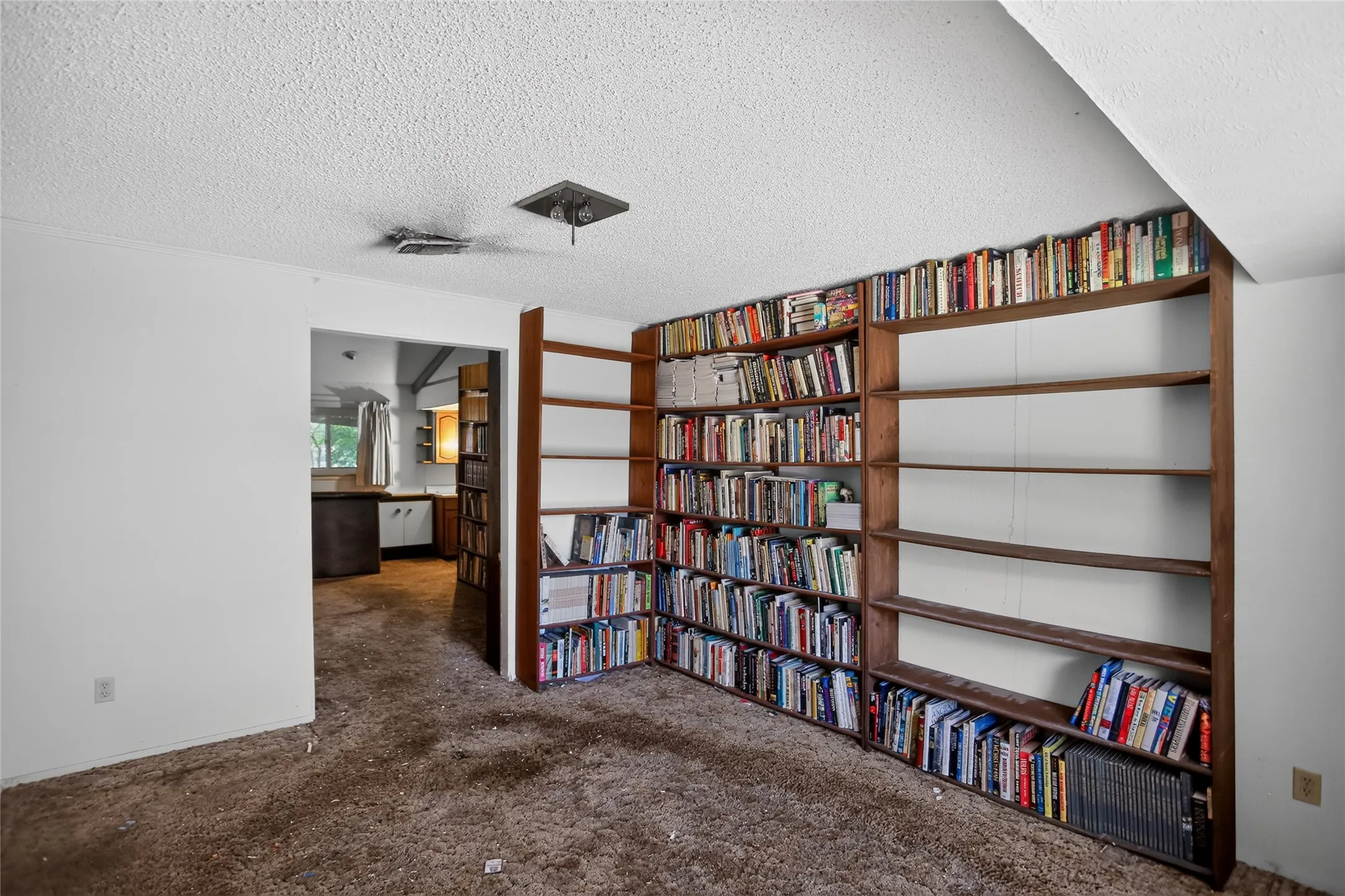 Single Family Residence For Sale in Tarrant County , 2108 Barton Drive, Arlington, Texas 76010, 3 Bedroom, 2 Bathroom, 2 Garage spaces, 1,913 Sqft, built in 1968, mls#21329653, Real Estate Agent in Arlington, Homes For Sale in Tarrant county, Homes For Sale in Arlington, Realtor in Arlington Texas, Real Estate Brokerage Independent Realty Texas, Luminita Cordes Realtor