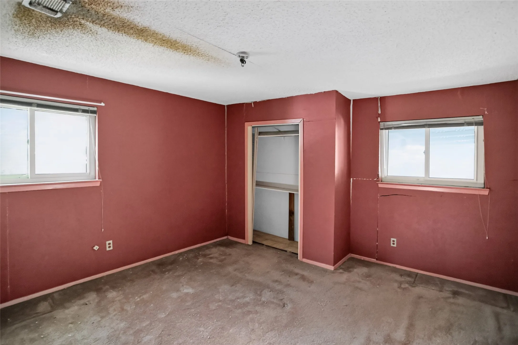 Single Family Residence For Sale in Tarrant County , 2108 Barton Drive, Arlington, Texas 76010, 3 Bedroom, 2 Bathroom, 2 Garage spaces, 1,913 Sqft, built in 1968, mls#21329653, Real Estate Agent in Arlington, Homes For Sale in Tarrant county, Homes For Sale in Arlington, Realtor in Arlington Texas, Real Estate Brokerage Independent Realty Texas, Luminita Cordes Realtor