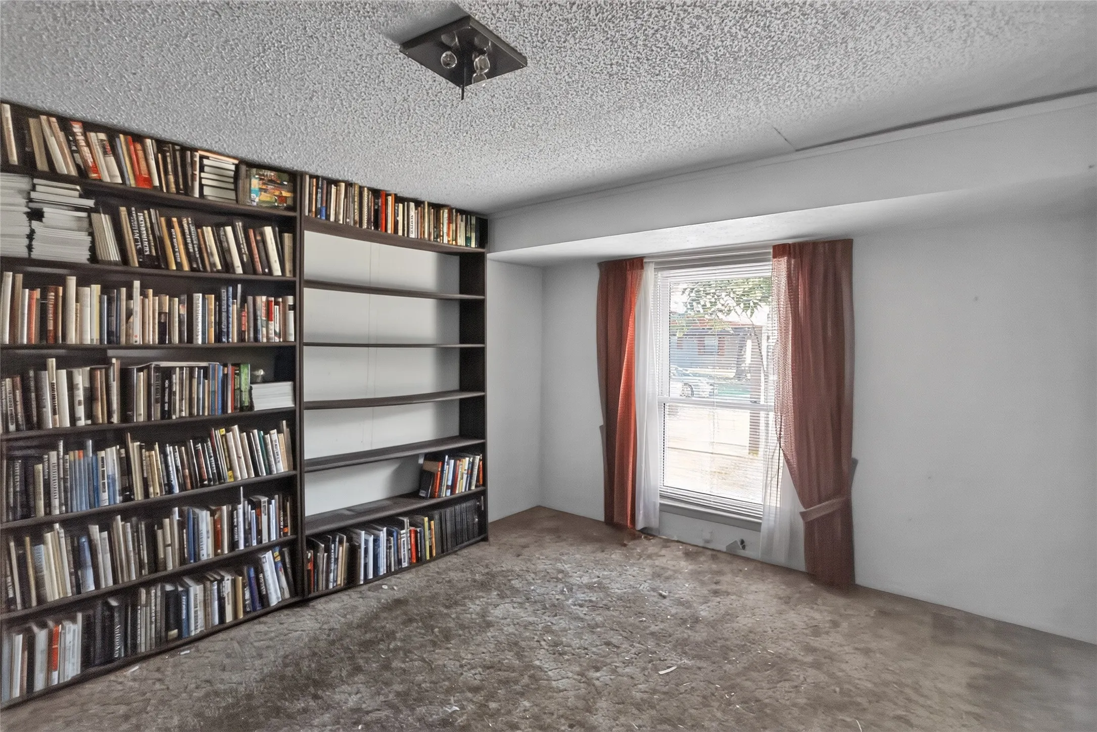 Single Family Residence For Sale in Tarrant County , 2108 Barton Drive, Arlington, Texas 76010, 3 Bedroom, 2 Bathroom, 2 Garage spaces, 1,913 Sqft, built in 1968, mls#21329653, Real Estate Agent in Arlington, Homes For Sale in Tarrant county, Homes For Sale in Arlington, Realtor in Arlington Texas, Real Estate Brokerage Independent Realty Texas, Luminita Cordes Realtor