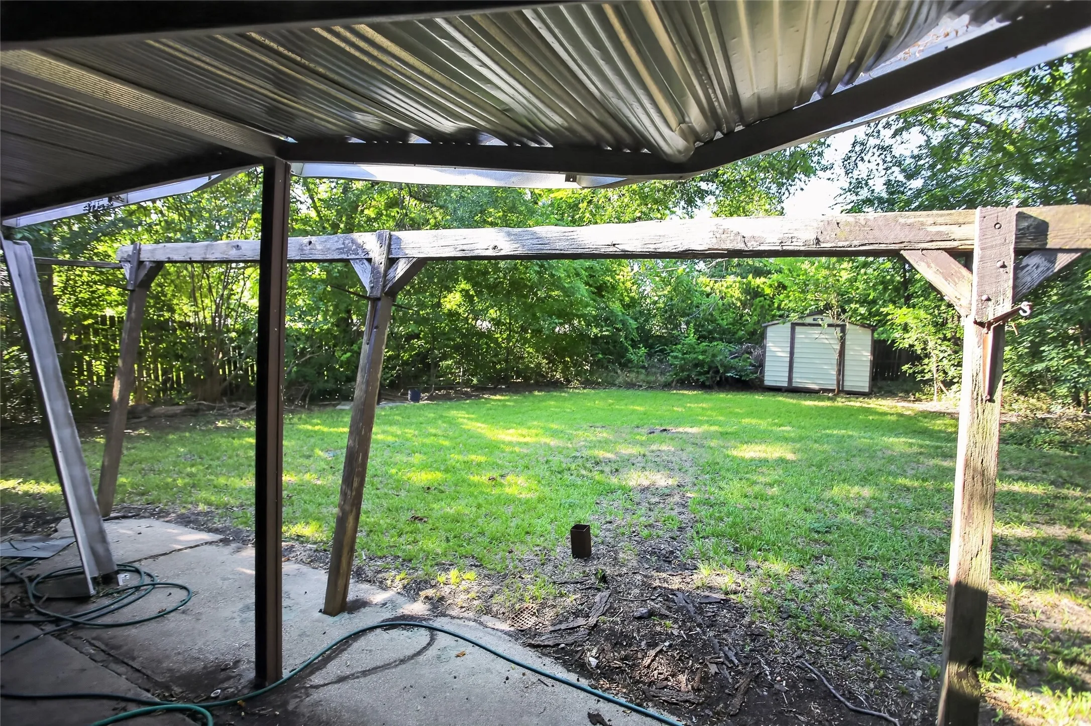 Single Family Residence For Sale in Tarrant County , 2108 Barton Drive, Arlington, Texas 76010, 3 Bedroom, 2 Bathroom, 2 Garage spaces, 1,913 Sqft, built in 1968, mls#21329653, Real Estate Agent in Arlington, Homes For Sale in Tarrant county, Homes For Sale in Arlington, Realtor in Arlington Texas, Real Estate Brokerage Independent Realty Texas, Luminita Cordes Realtor
