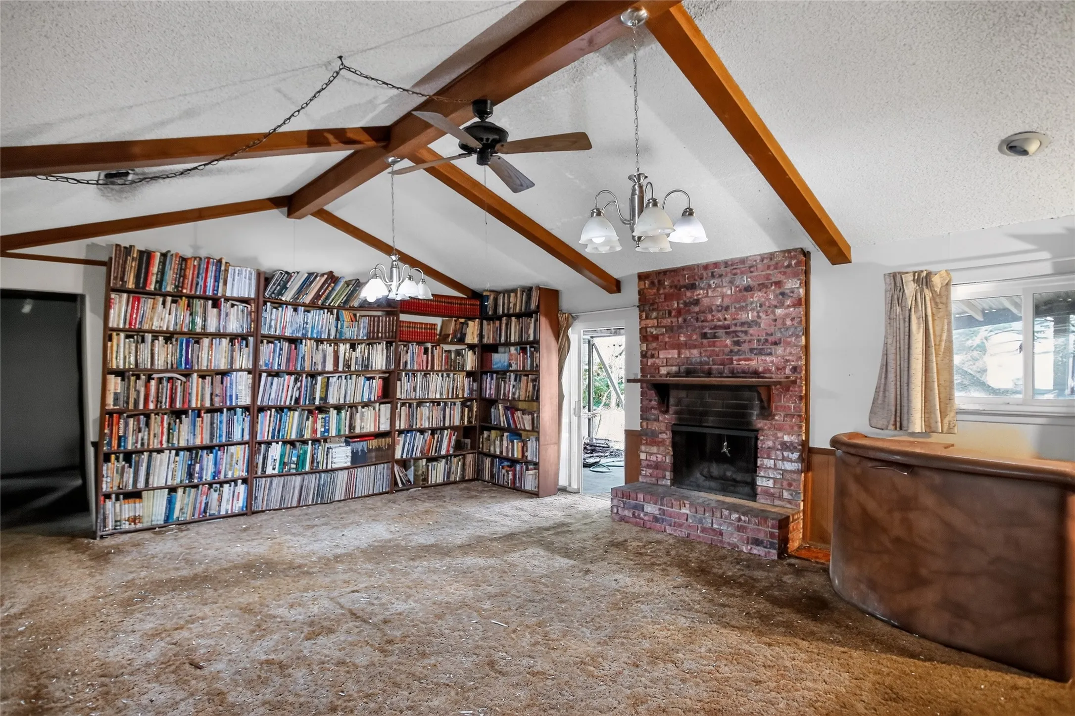 Single Family Residence For Sale in Tarrant County , 2108 Barton Drive, Arlington, Texas 76010, 3 Bedroom, 2 Bathroom, 2 Garage spaces, 1,913 Sqft, built in 1968, mls#21329653, Real Estate Agent in Arlington, Homes For Sale in Tarrant county, Homes For Sale in Arlington, Realtor in Arlington Texas, Real Estate Brokerage Independent Realty Texas, Luminita Cordes Realtor