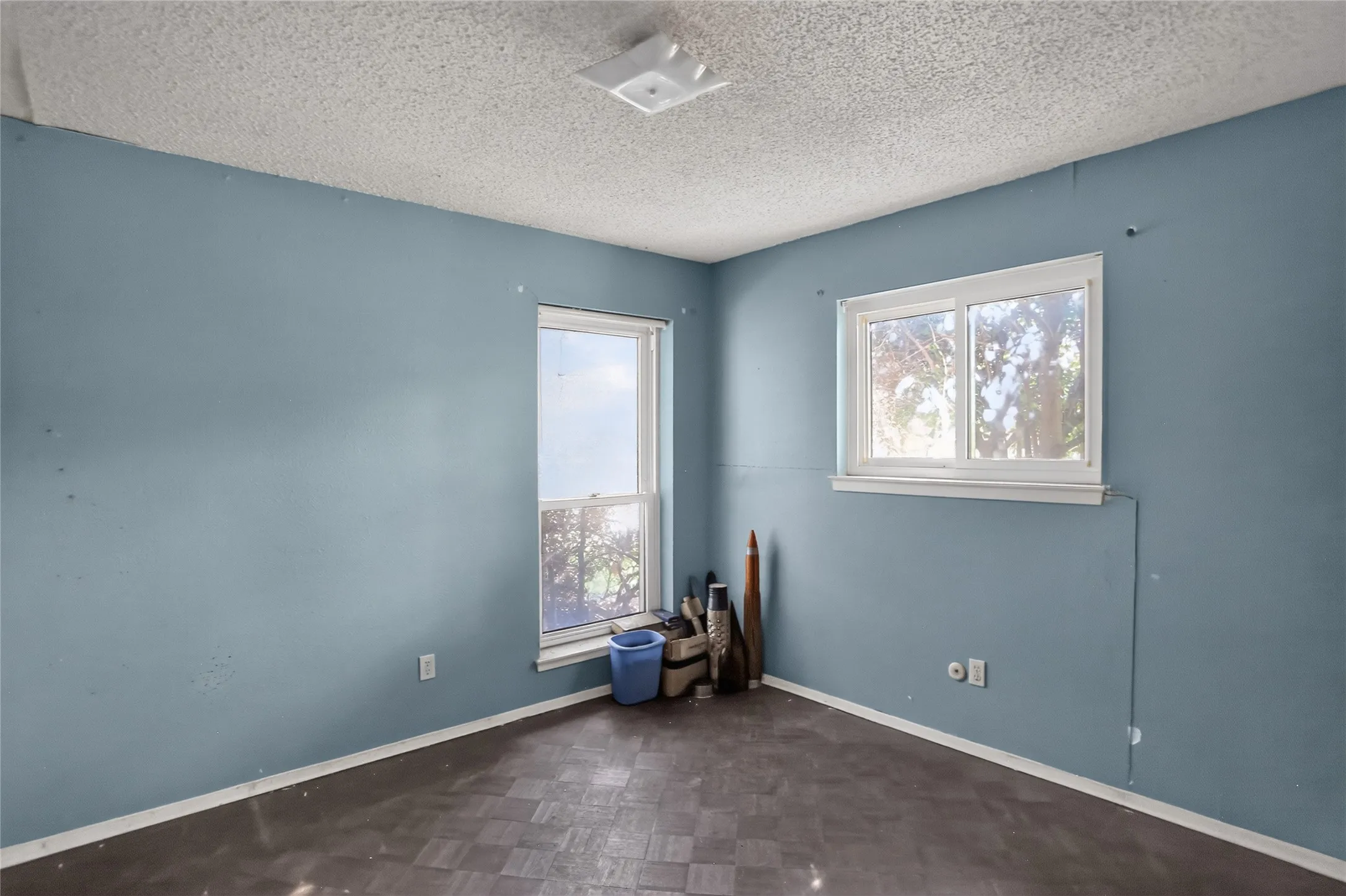 Single Family Residence For Sale in Tarrant County , 2108 Barton Drive, Arlington, Texas 76010, 3 Bedroom, 2 Bathroom, 2 Garage spaces, 1,913 Sqft, built in 1968, mls#21329653, Real Estate Agent in Arlington, Homes For Sale in Tarrant county, Homes For Sale in Arlington, Realtor in Arlington Texas, Real Estate Brokerage Independent Realty Texas, Luminita Cordes Realtor