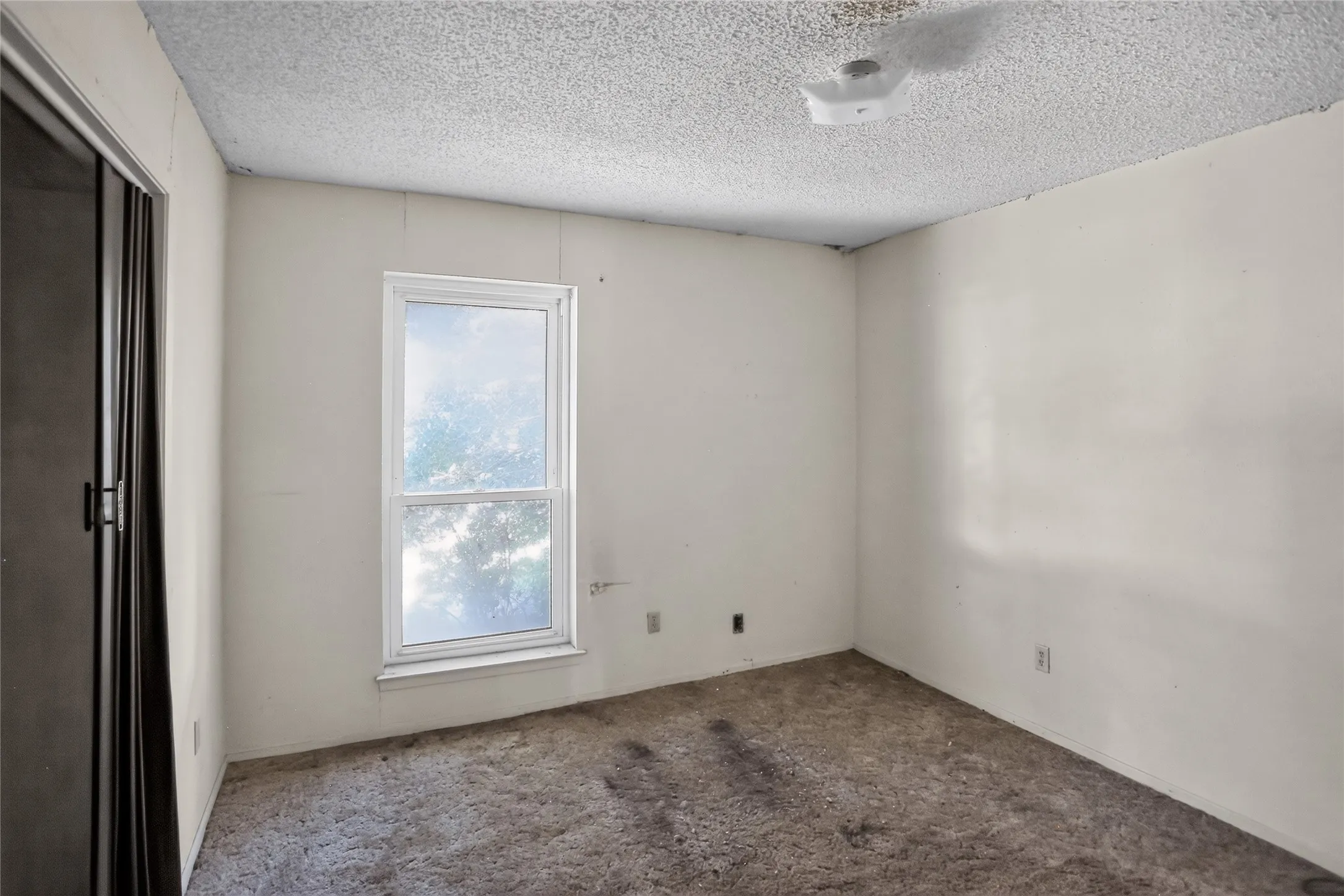 Single Family Residence For Sale in Tarrant County , 2108 Barton Drive, Arlington, Texas 76010, 3 Bedroom, 2 Bathroom, 2 Garage spaces, 1,913 Sqft, built in 1968, mls#21329653, Real Estate Agent in Arlington, Homes For Sale in Tarrant county, Homes For Sale in Arlington, Realtor in Arlington Texas, Real Estate Brokerage Independent Realty Texas, Luminita Cordes Realtor